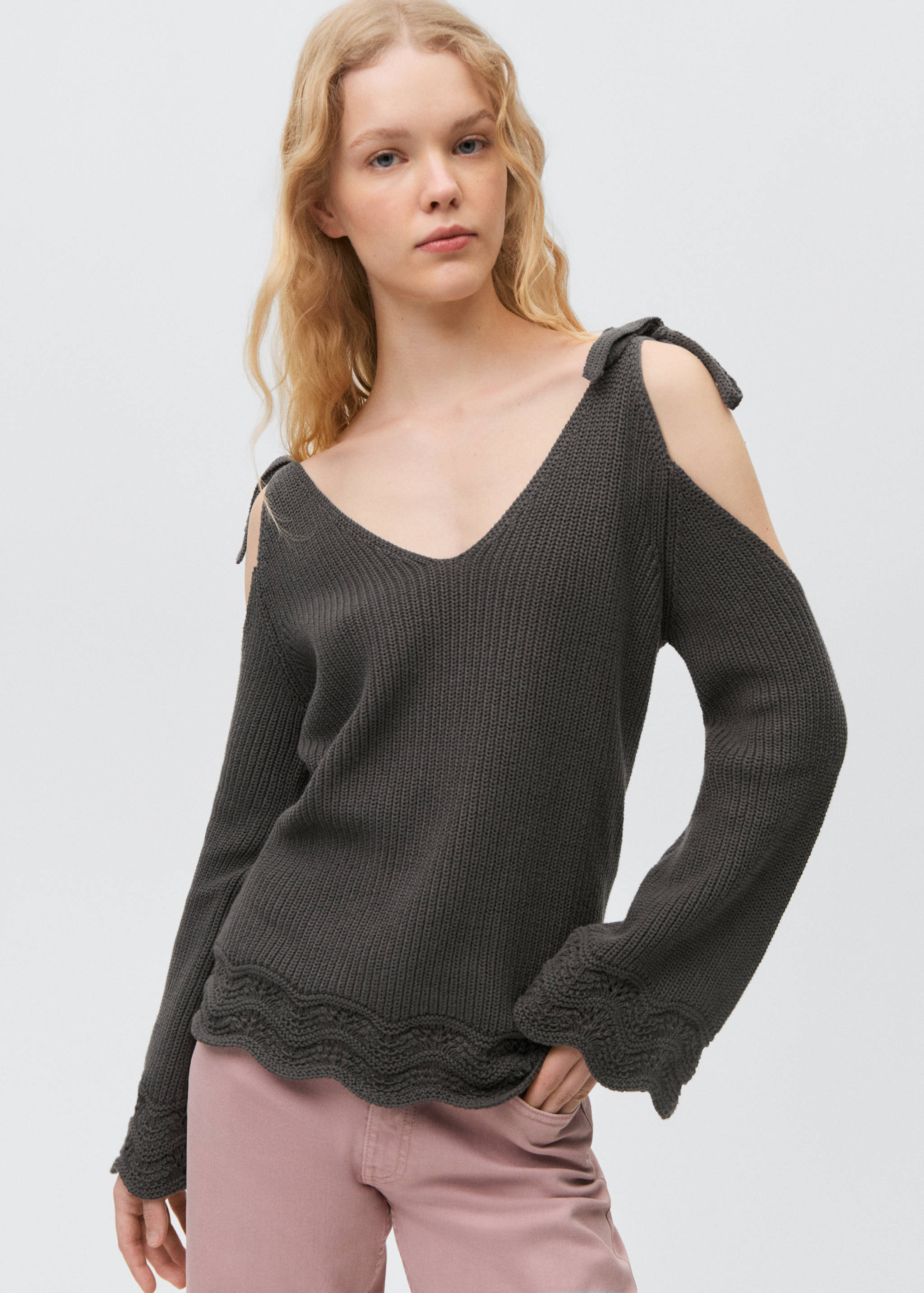 Cut-out sweater - Medium plane