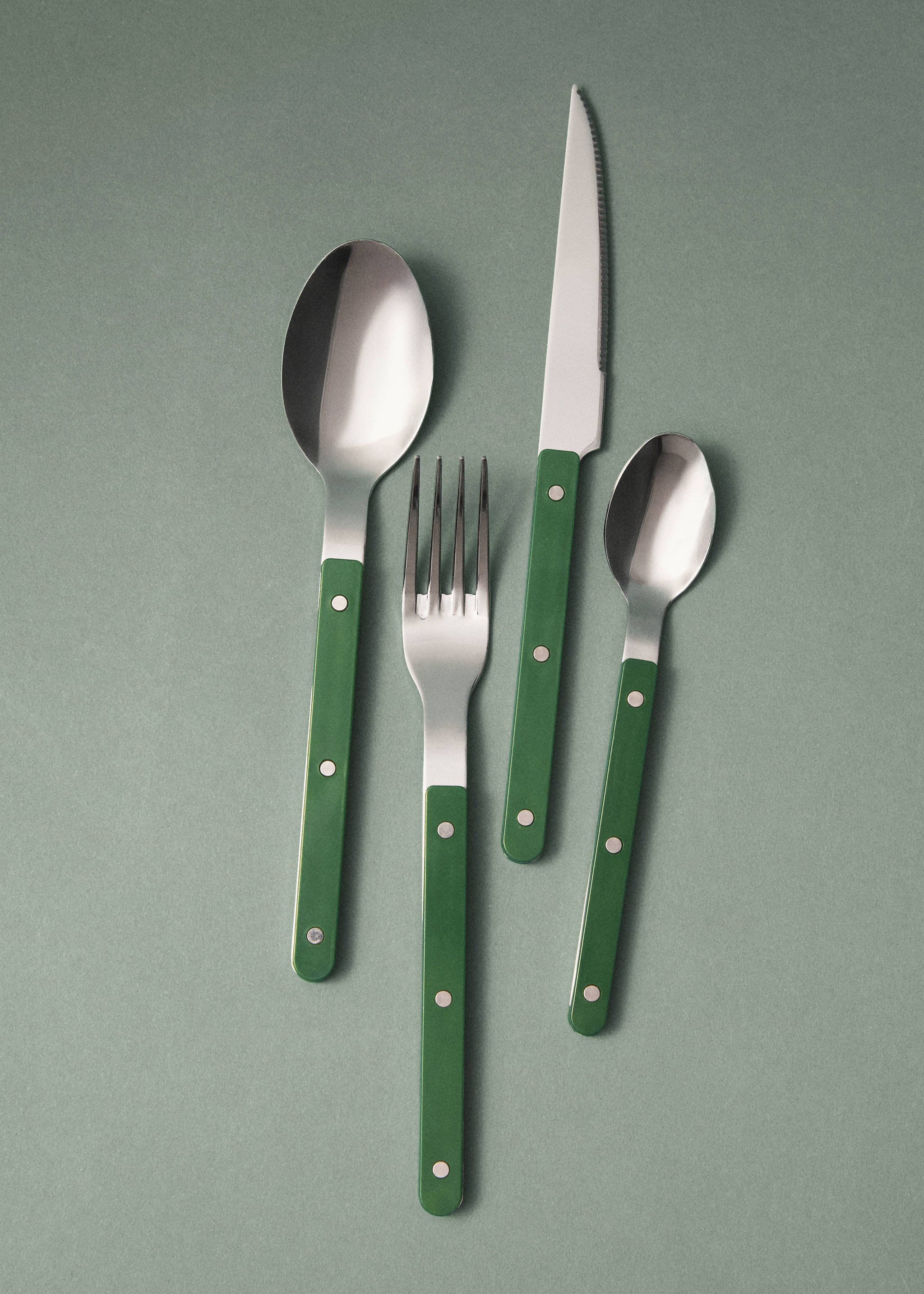 Cutlery set of 4 pieces with resin handles - Details of the article 8