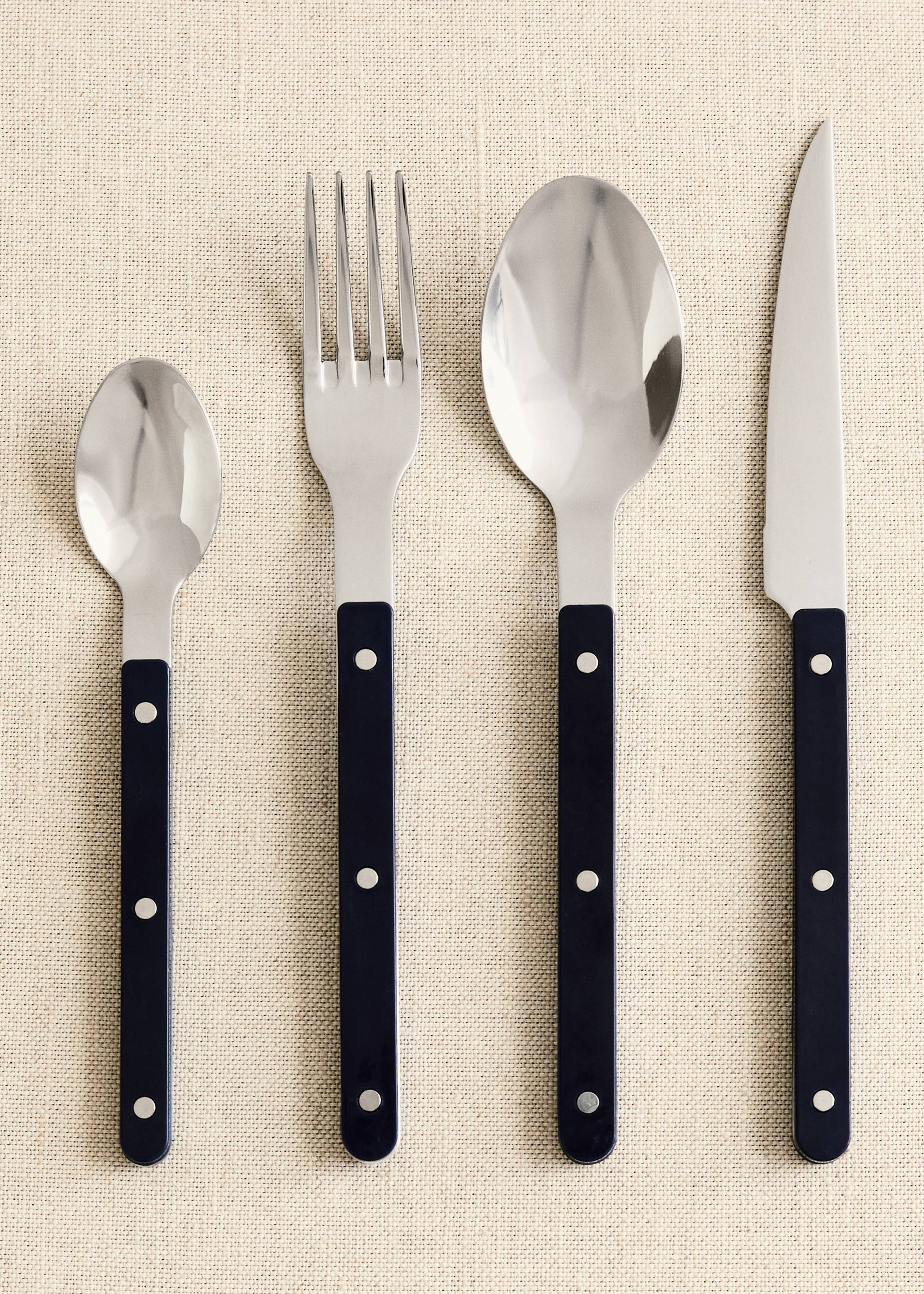 Cutlery set of 4 pieces with resin handles - General plane