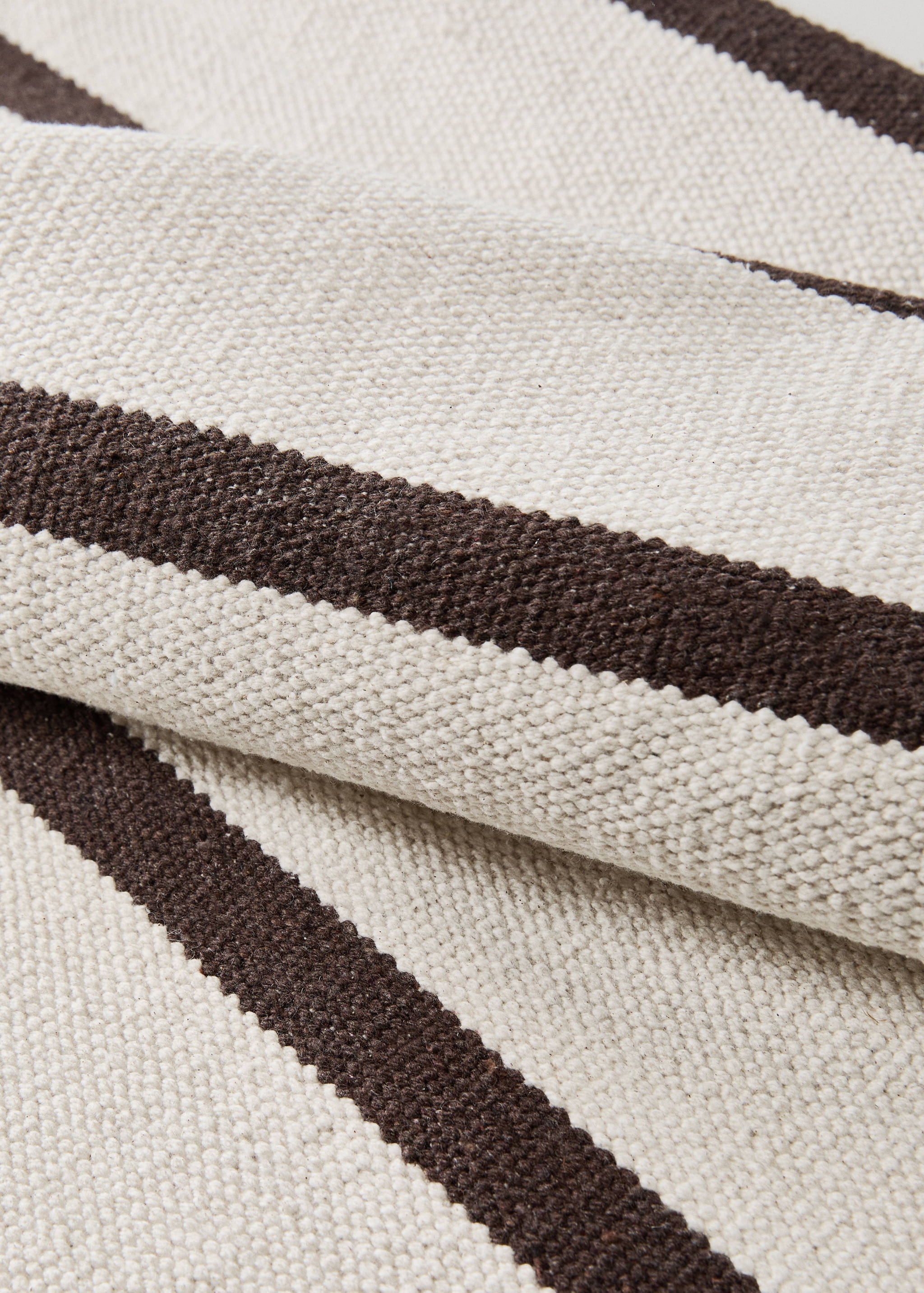 Lite gulvteppe i bomull med farget garn med striper - Artikkeldetalj 2