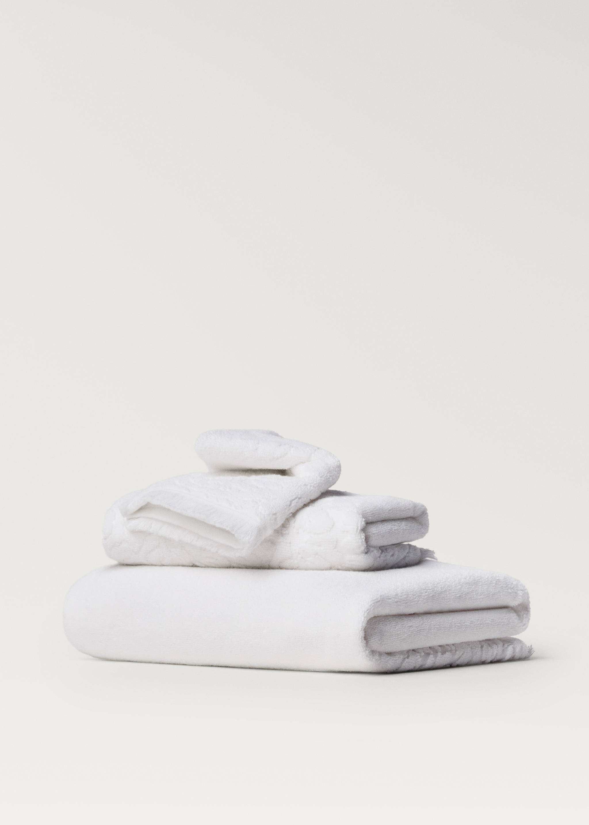 Washbasin towel with floral trim - Article without model