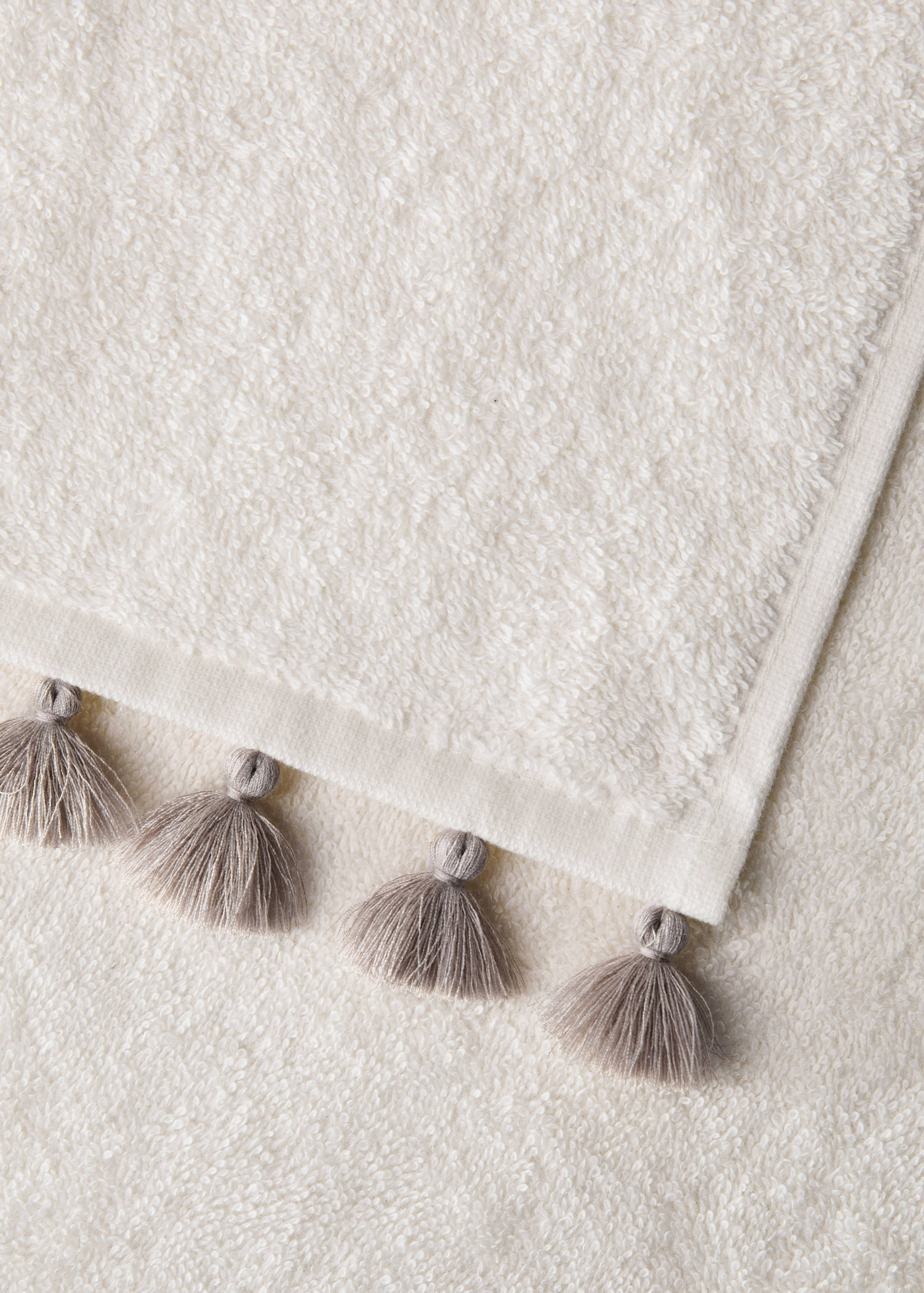 Waschbeckenhandtuch mit Pompons in Kontrastfarben - Detail des Artikels 2