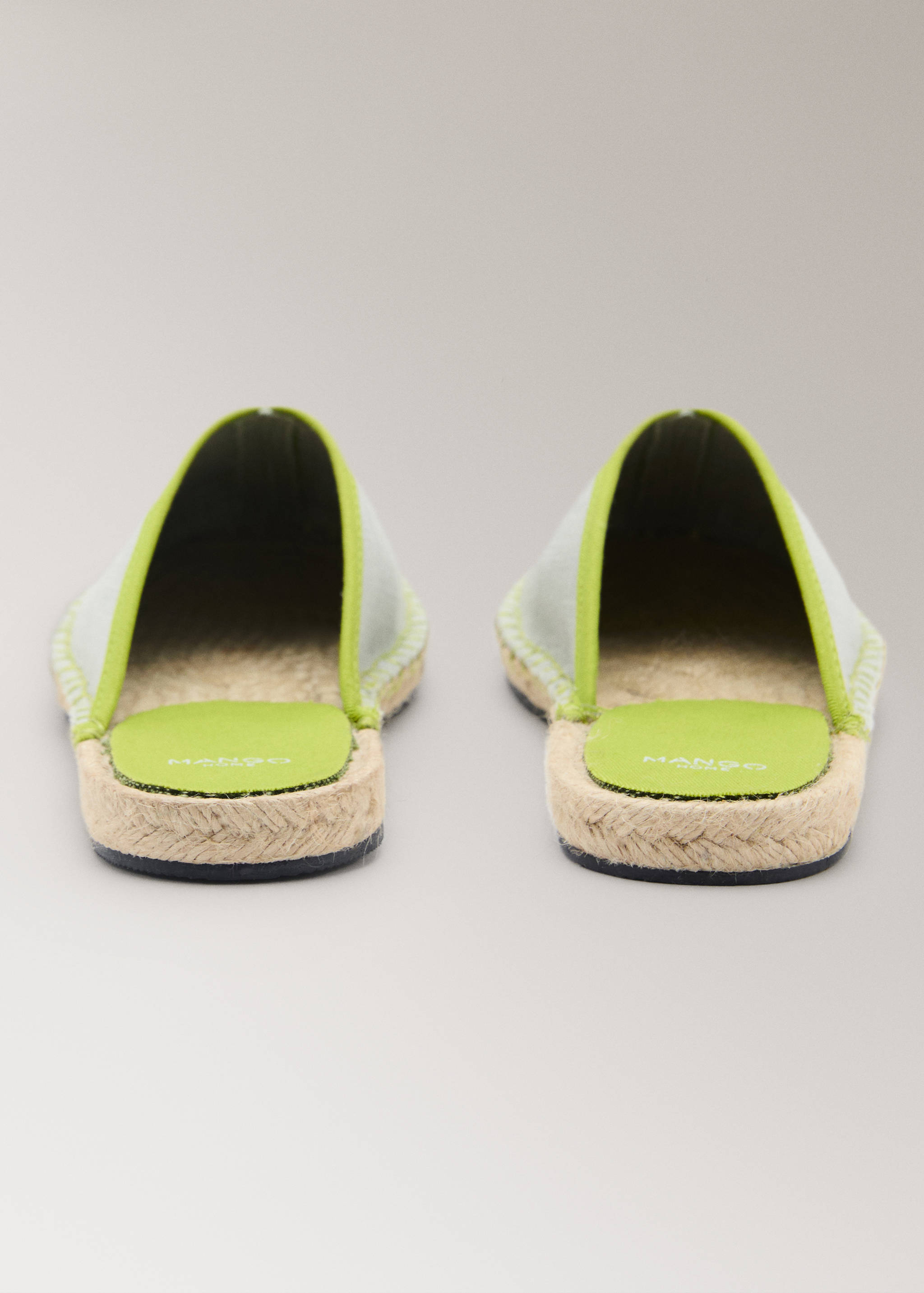 Текстильные шлепанцы с контрастной деталью - Деталь изделия 2