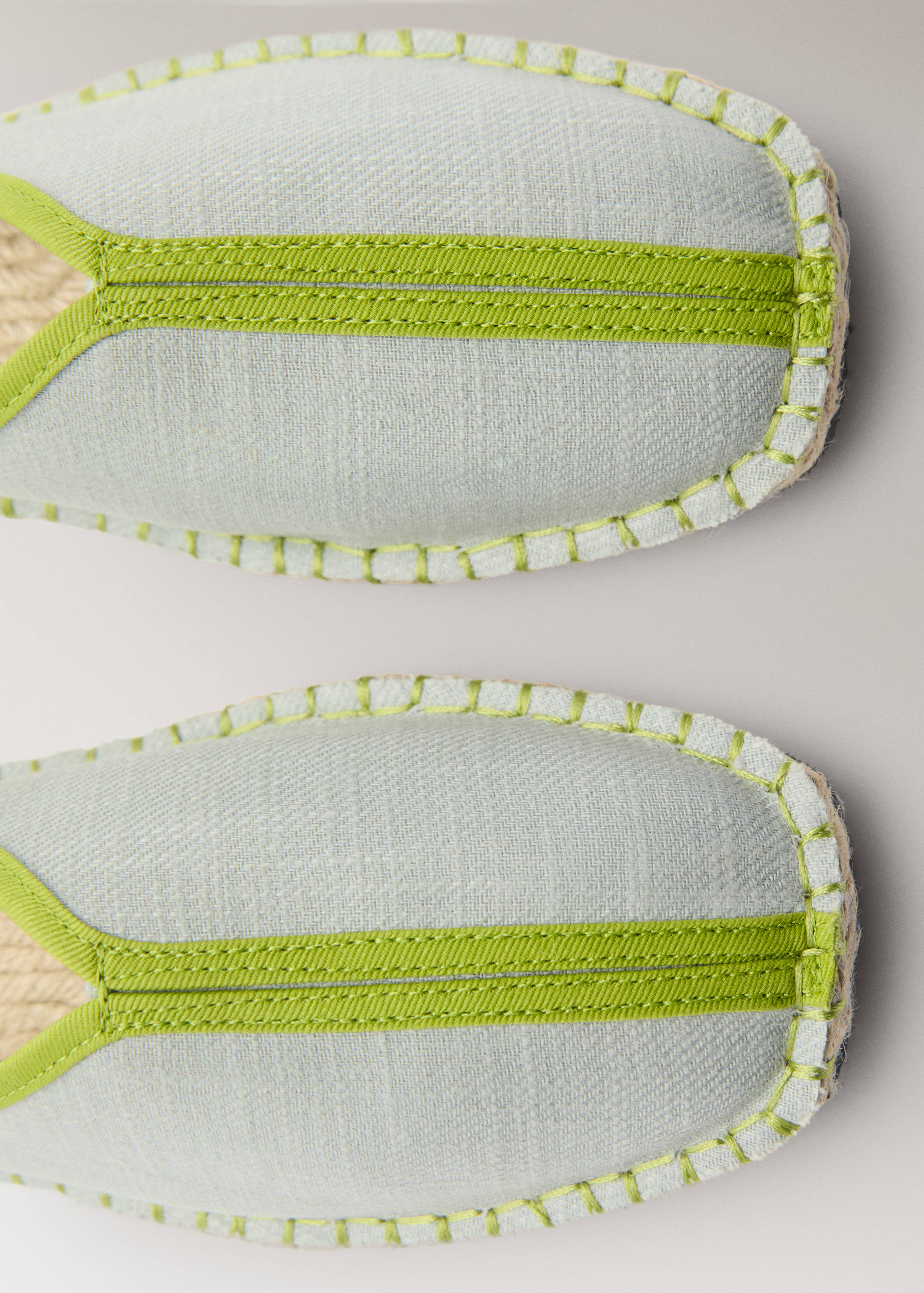 Текстильные шлепанцы с контрастной деталью - Деталь изделия 3