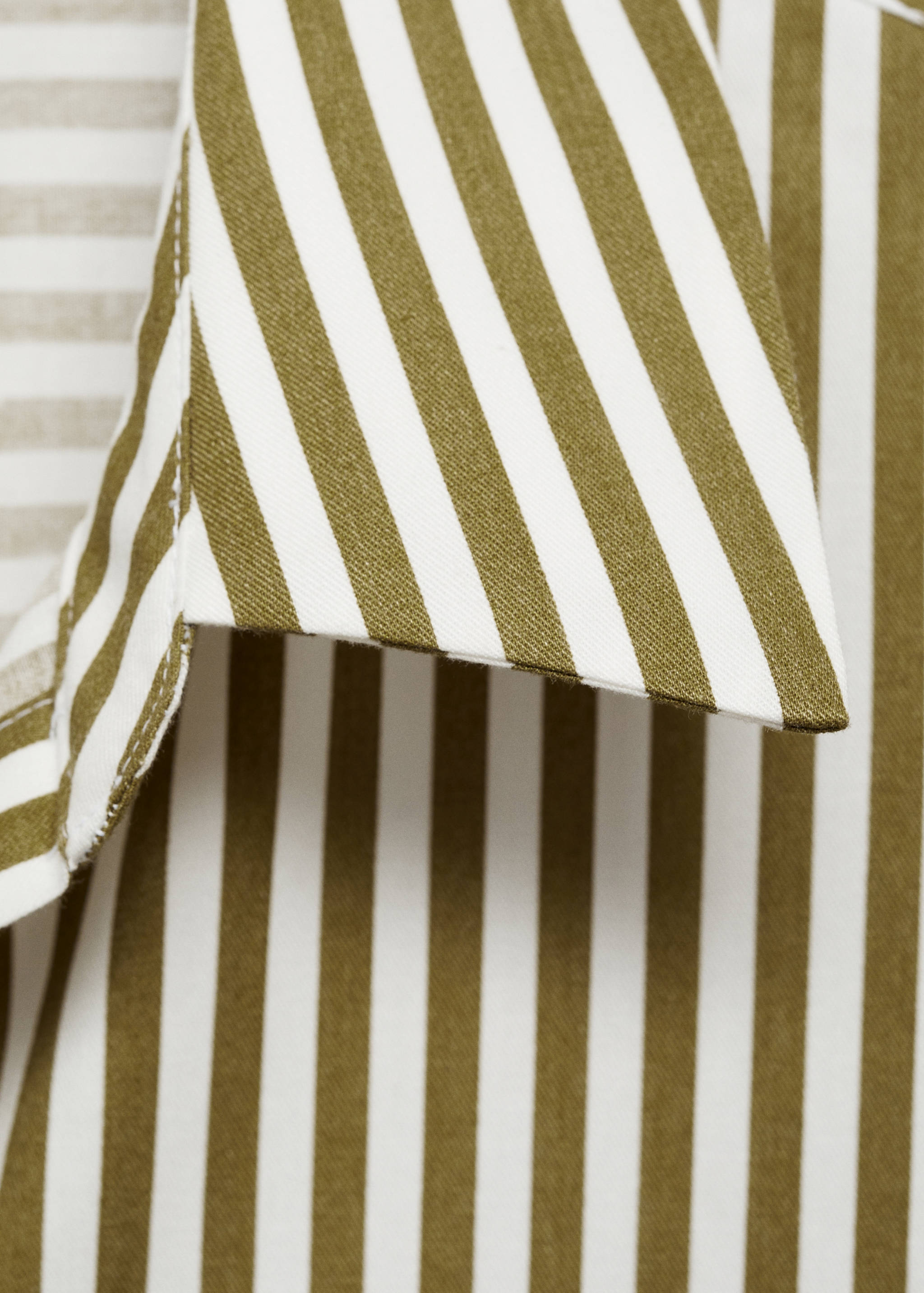 Striped shirt with contrasting pocket - Details of the article 8