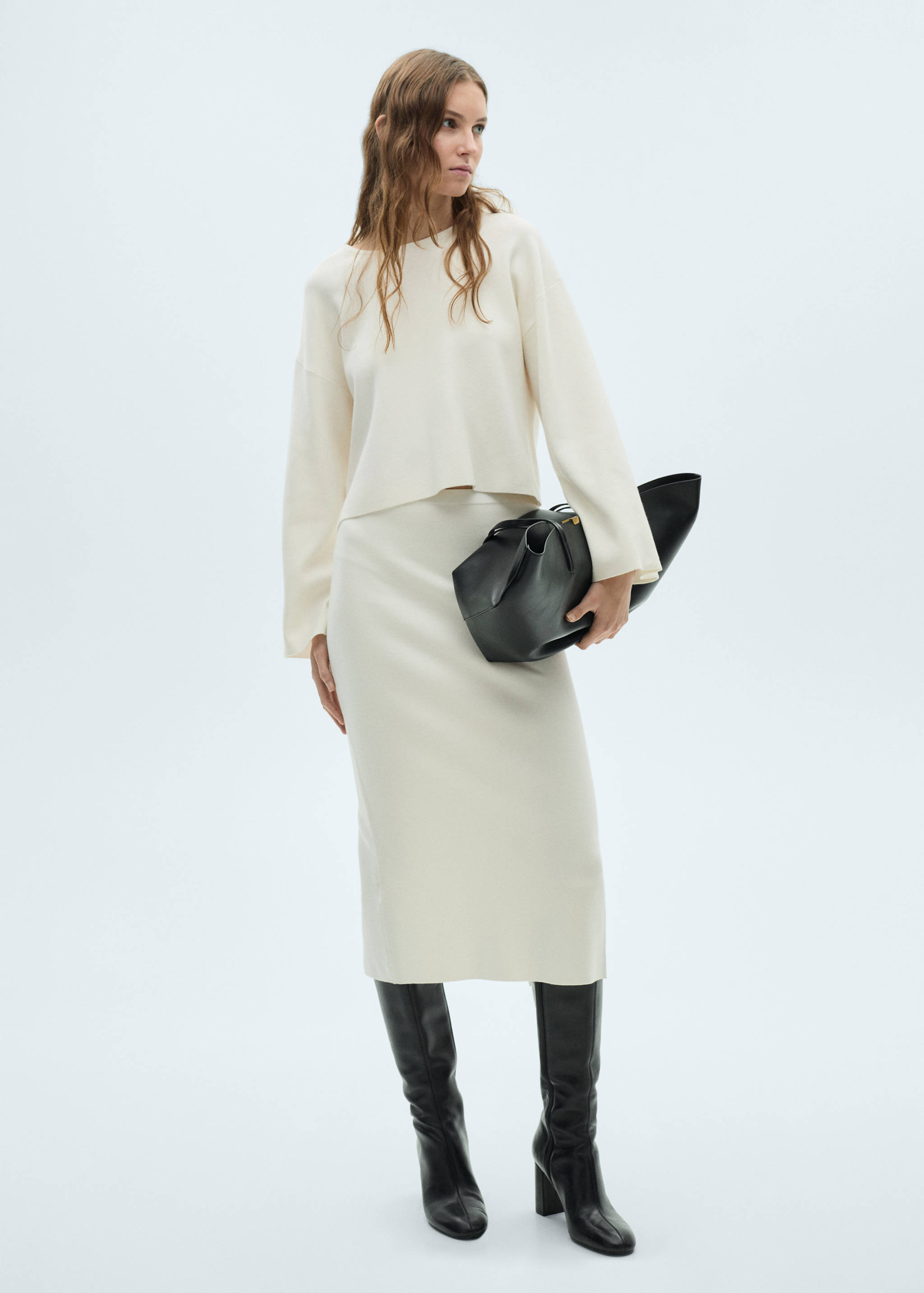 Knitted sweater with oversized sleeves - General plane