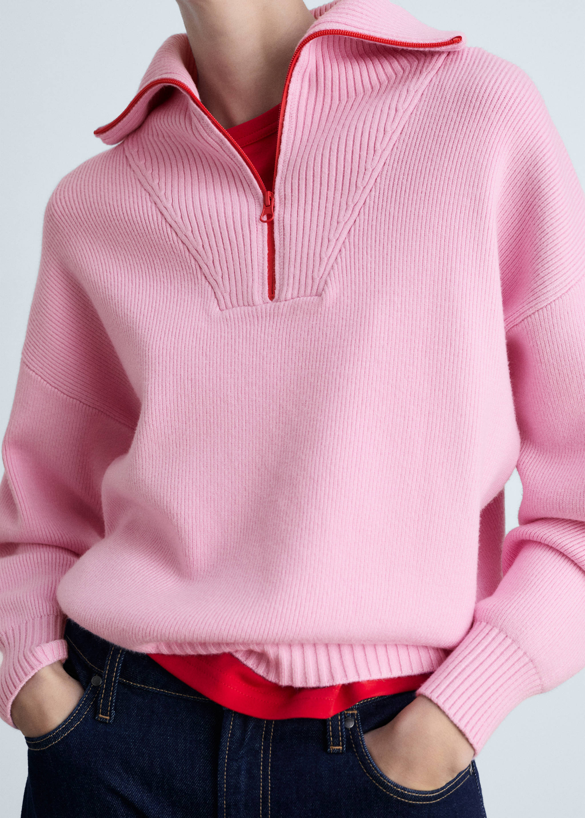Contrasting knitted sweater with zip - Details of the article 6