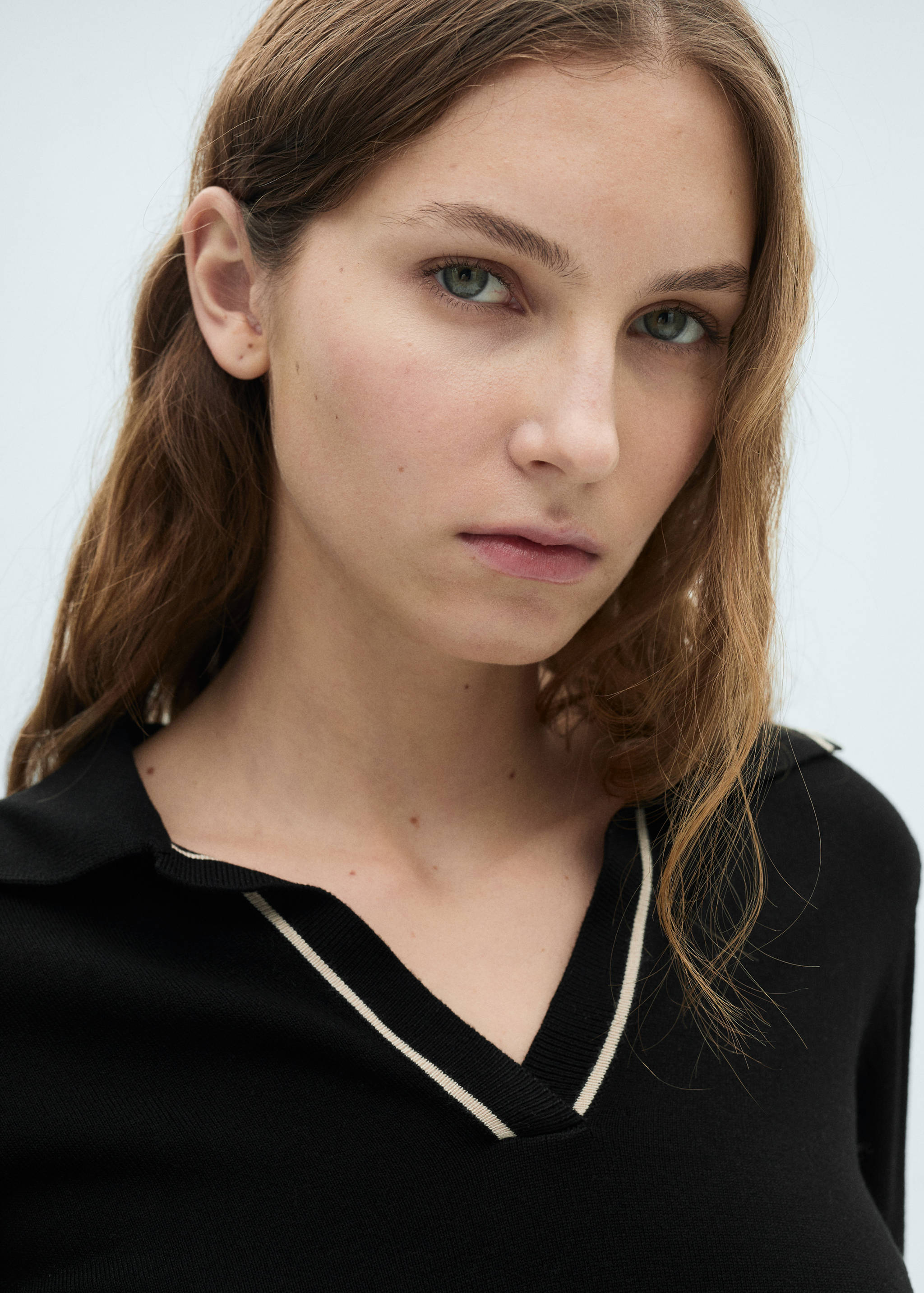 Sweater with contrasting lapels and trims - Details of the article 1