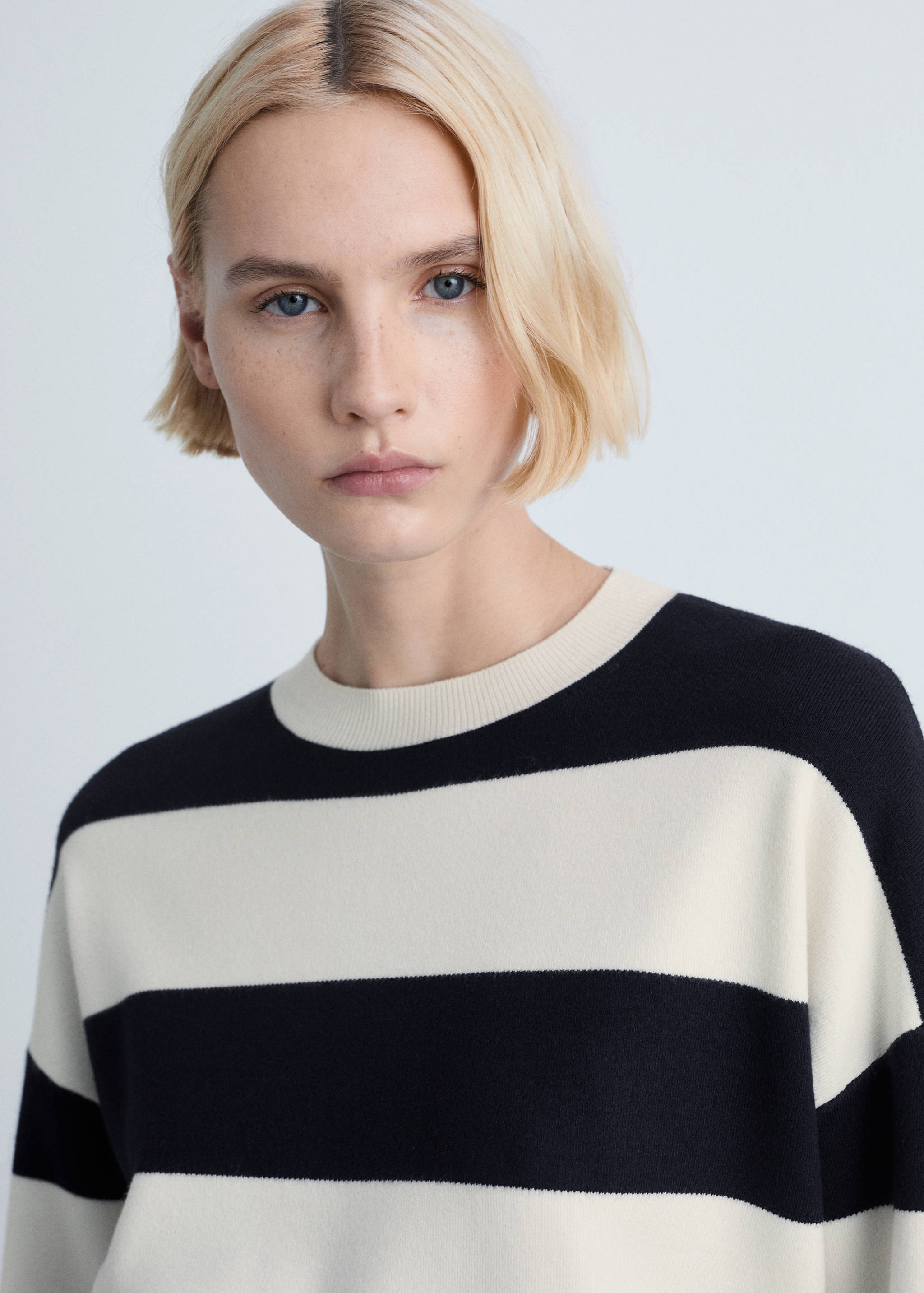 Round-neck striped sweater - Details of the article 1