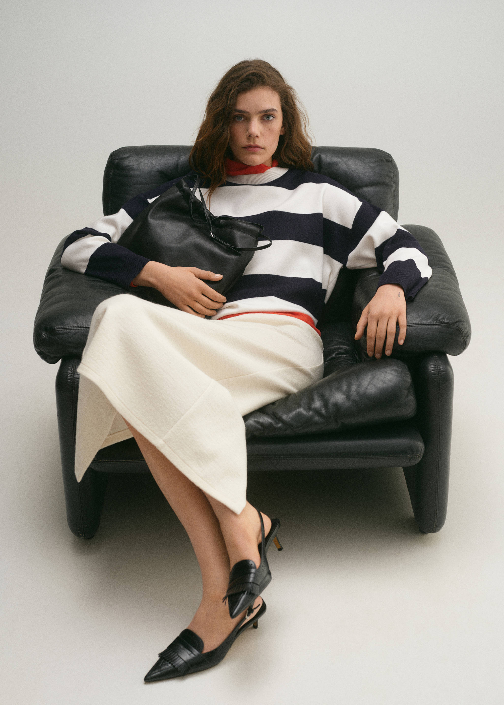 Round-neck striped sweater - Details of the article 2