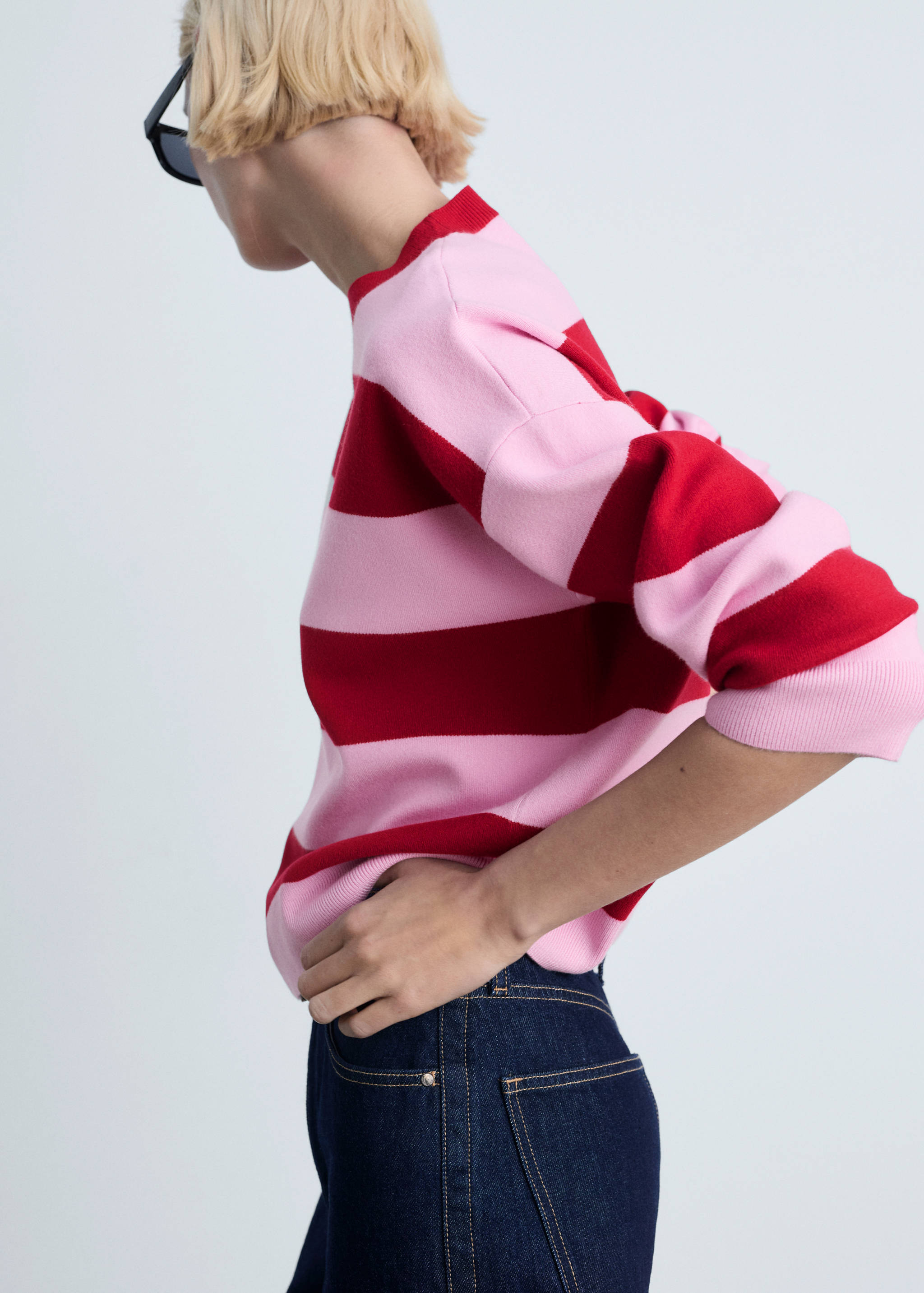 Round-neck striped sweater - Details of the article 6