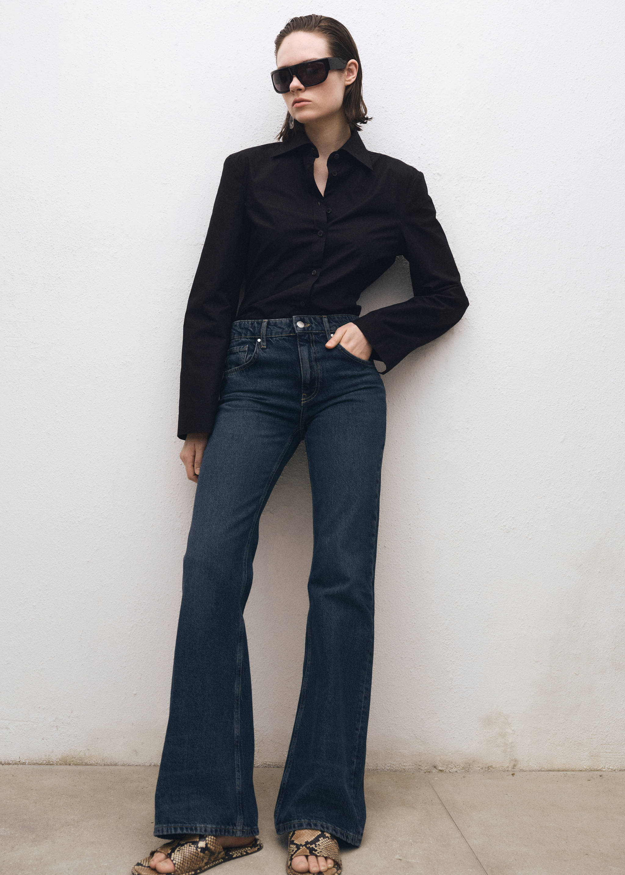 High-waist flared jeans - General plane