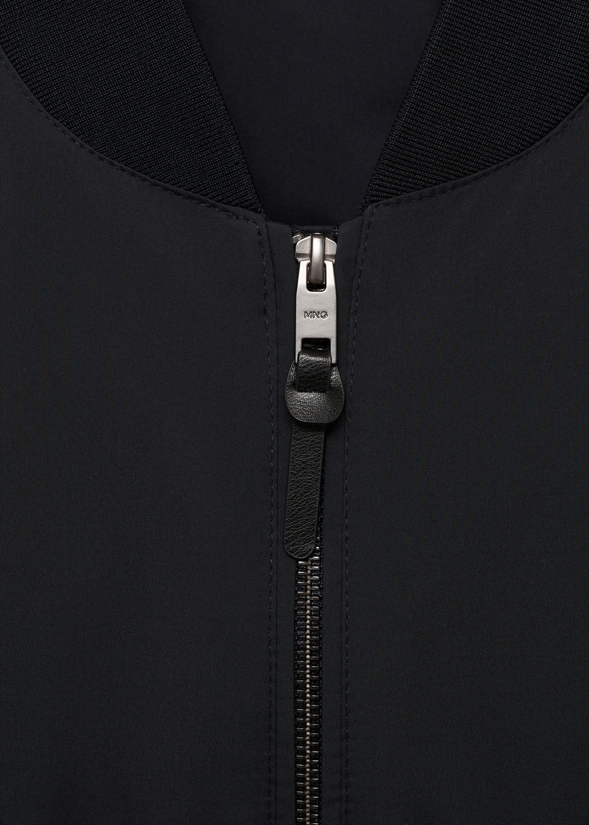 Water-repellent bomber jacket with pockets - Details of the article 8