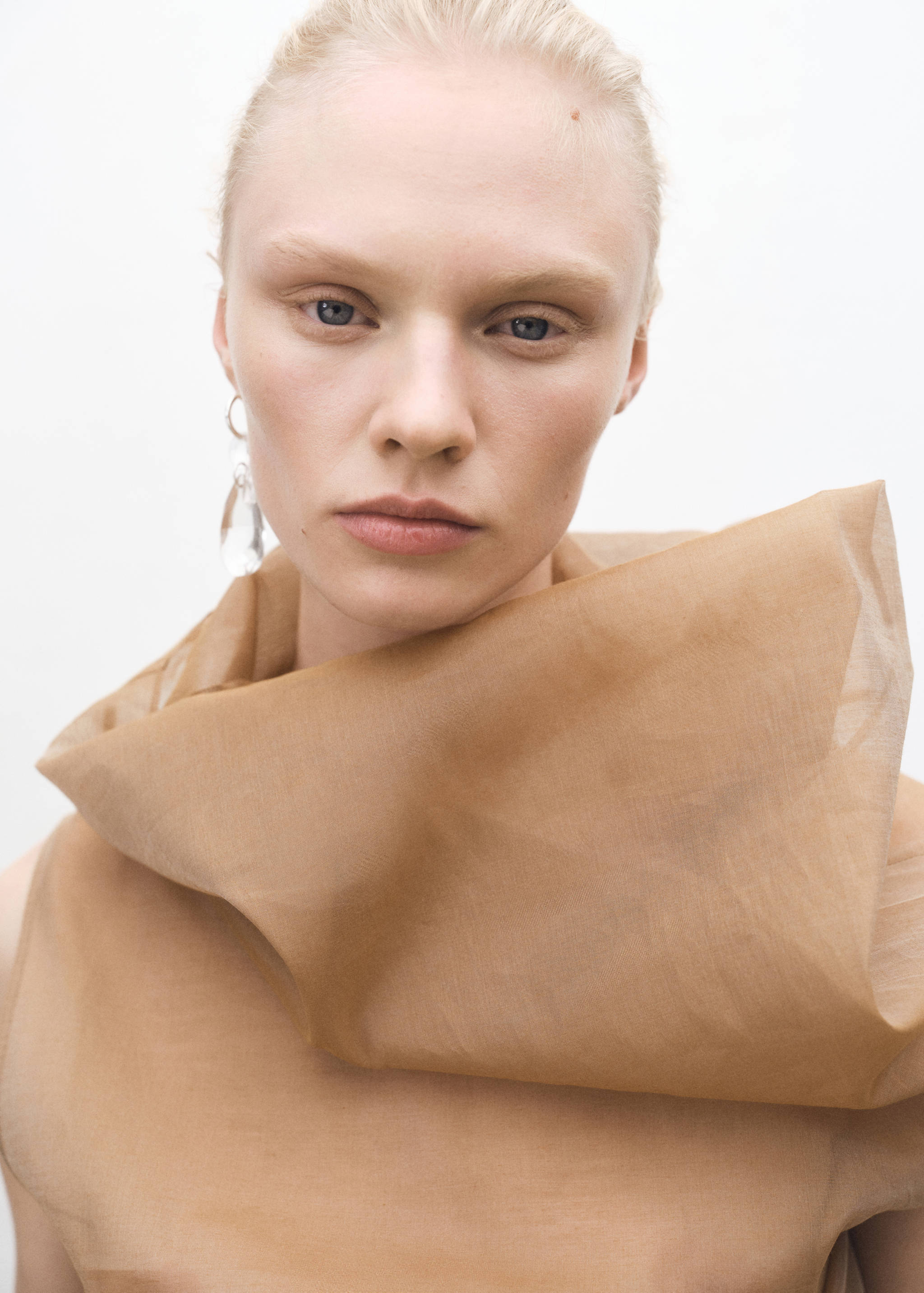 Silk blouse with asymmetrical neckline - Details of the article 1