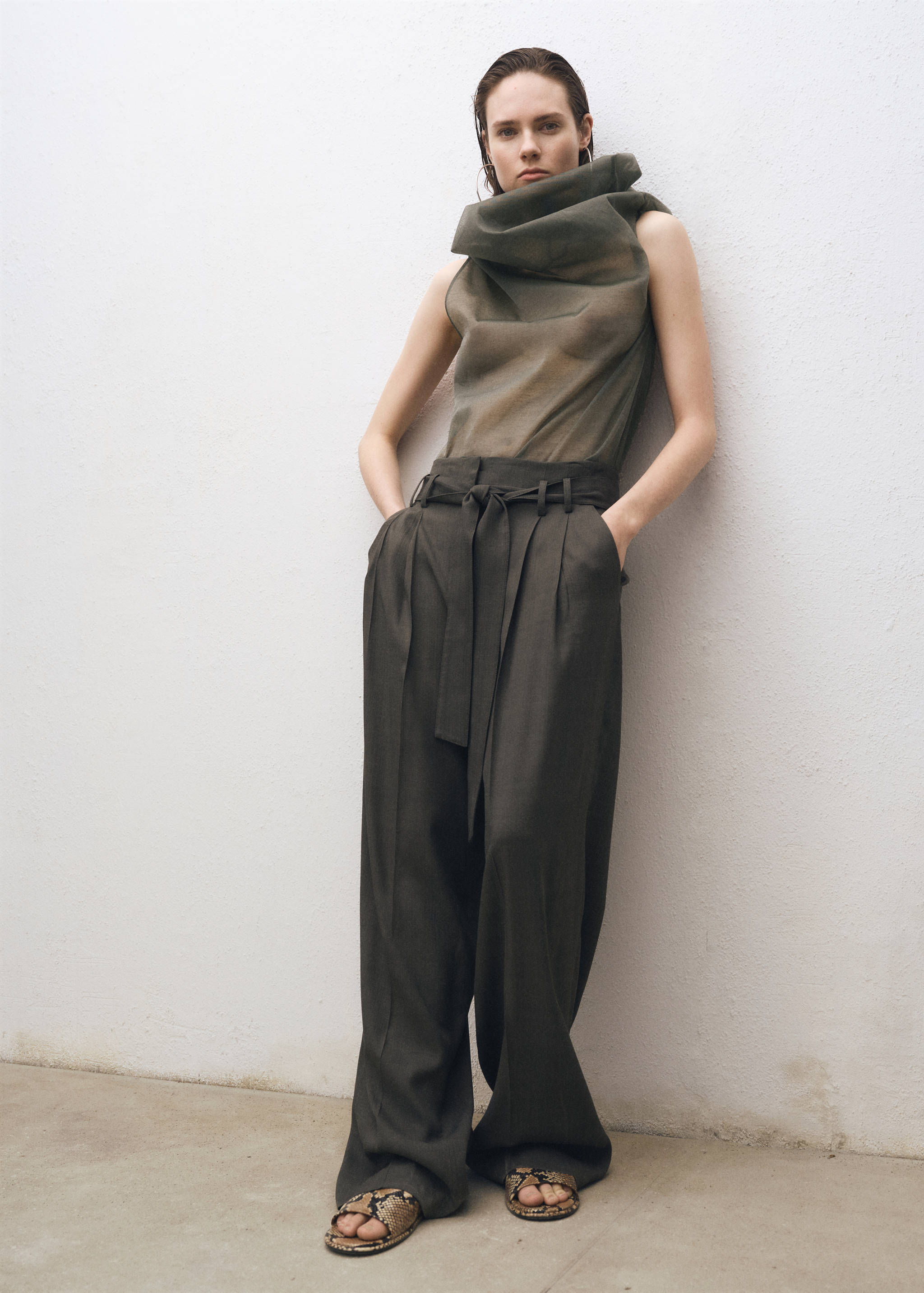 Silk blouse with asymmetrical neckline - General plane