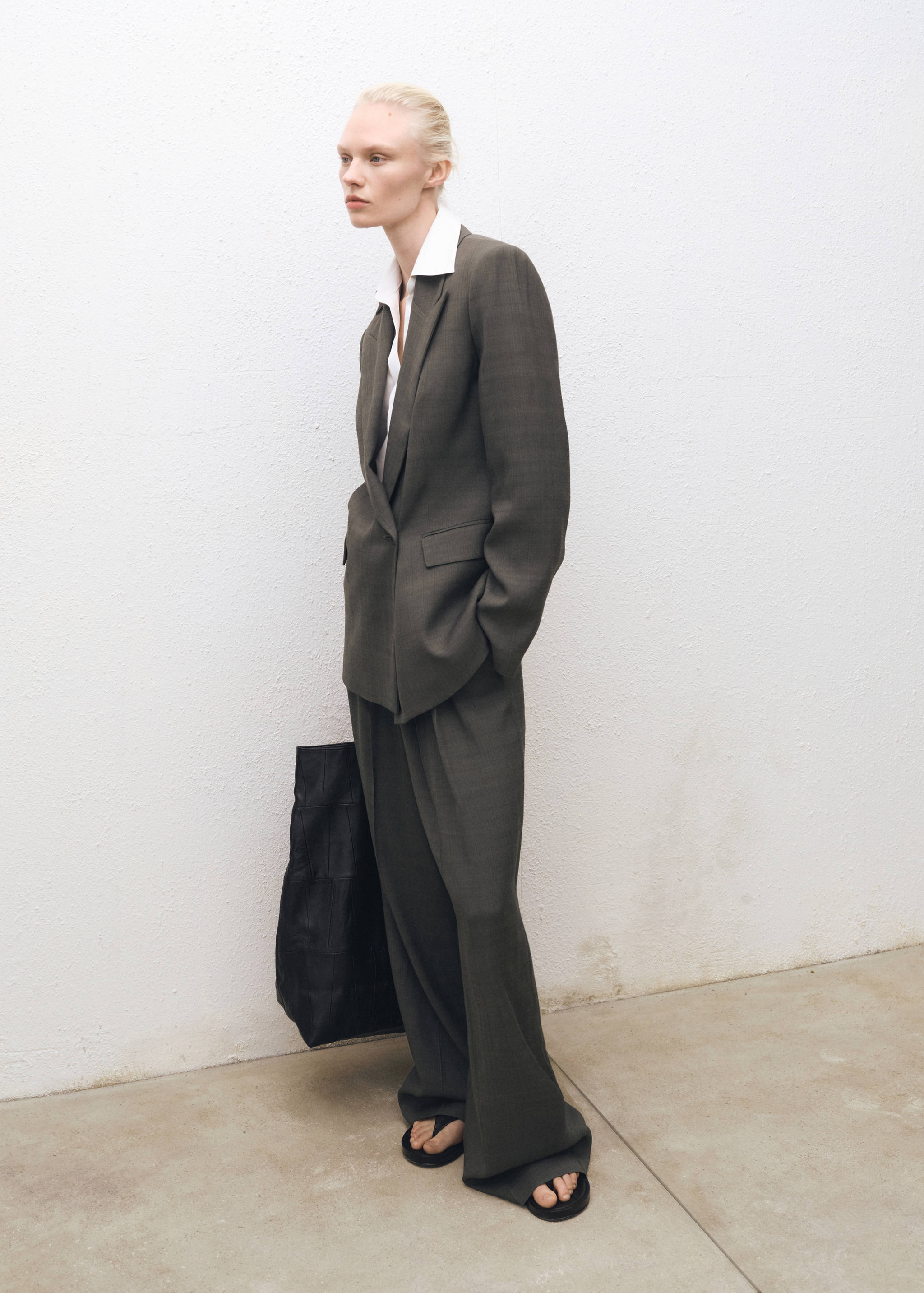 Pantalón traje pinzas cinturón - Plano general