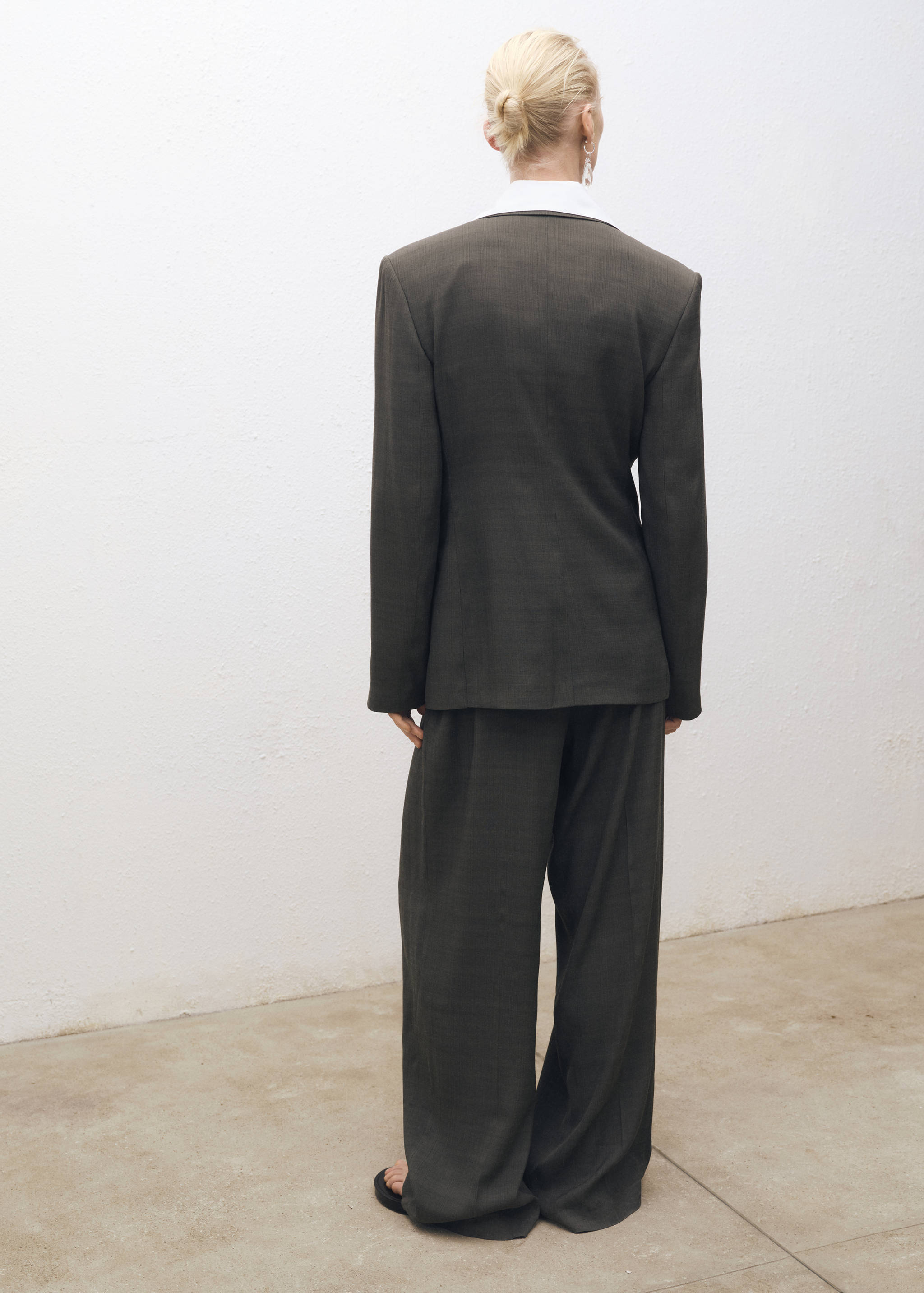 Pantalón traje pinzas cinturón - Reverso del artículo