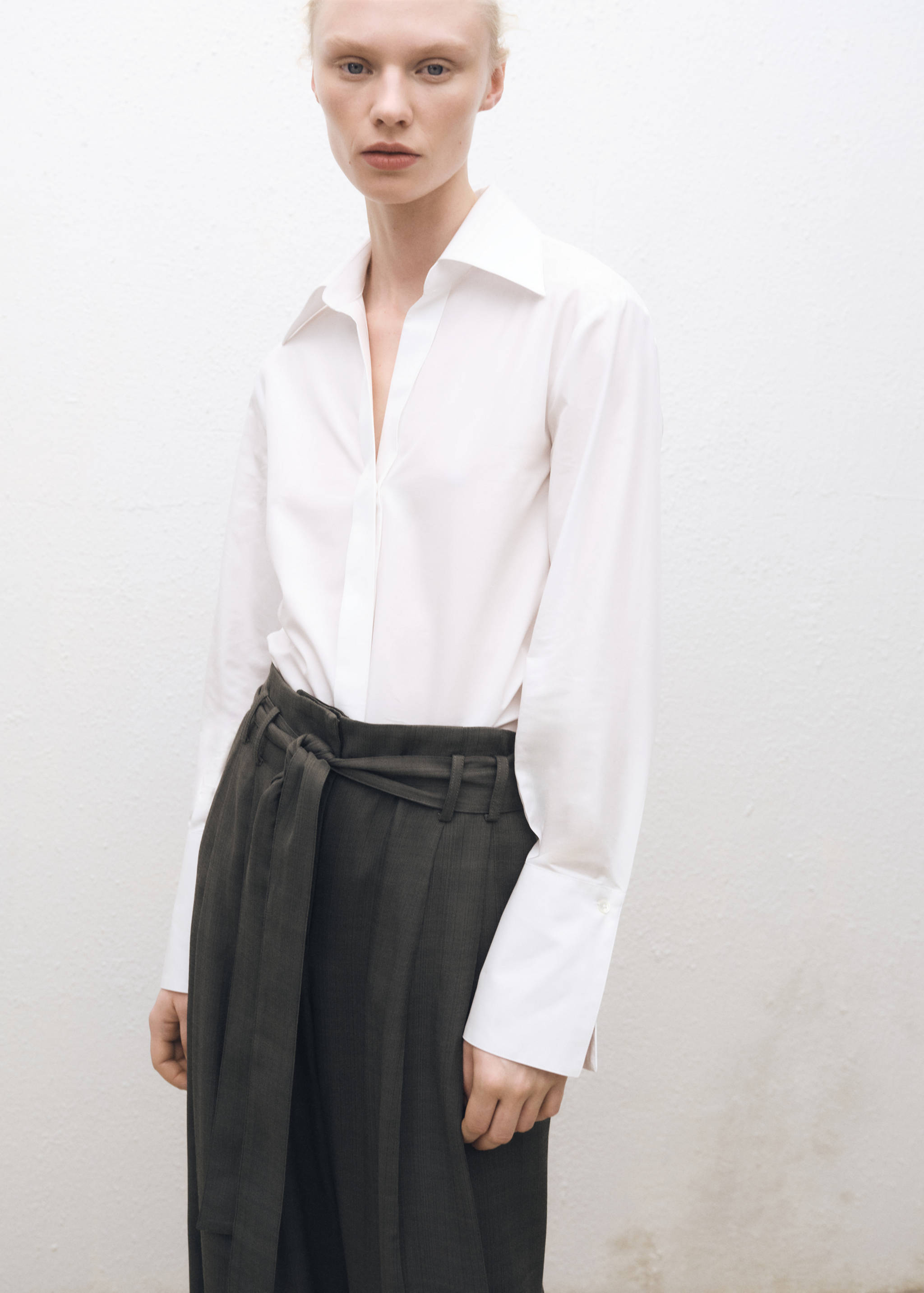 Pantalón traje pinzas cinturón - Detalle del artículo 2