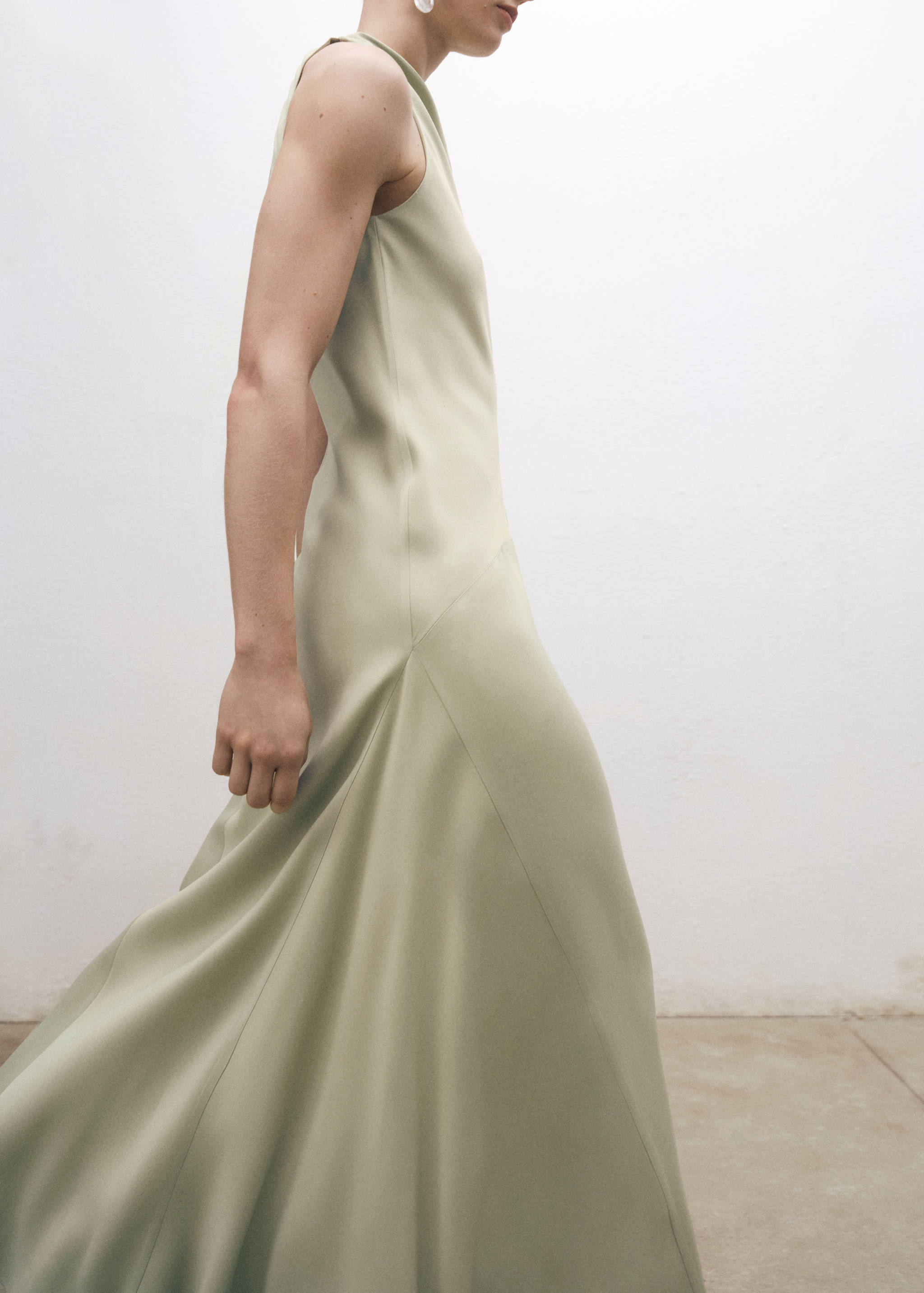 Satin dress with back opening - Medium plane