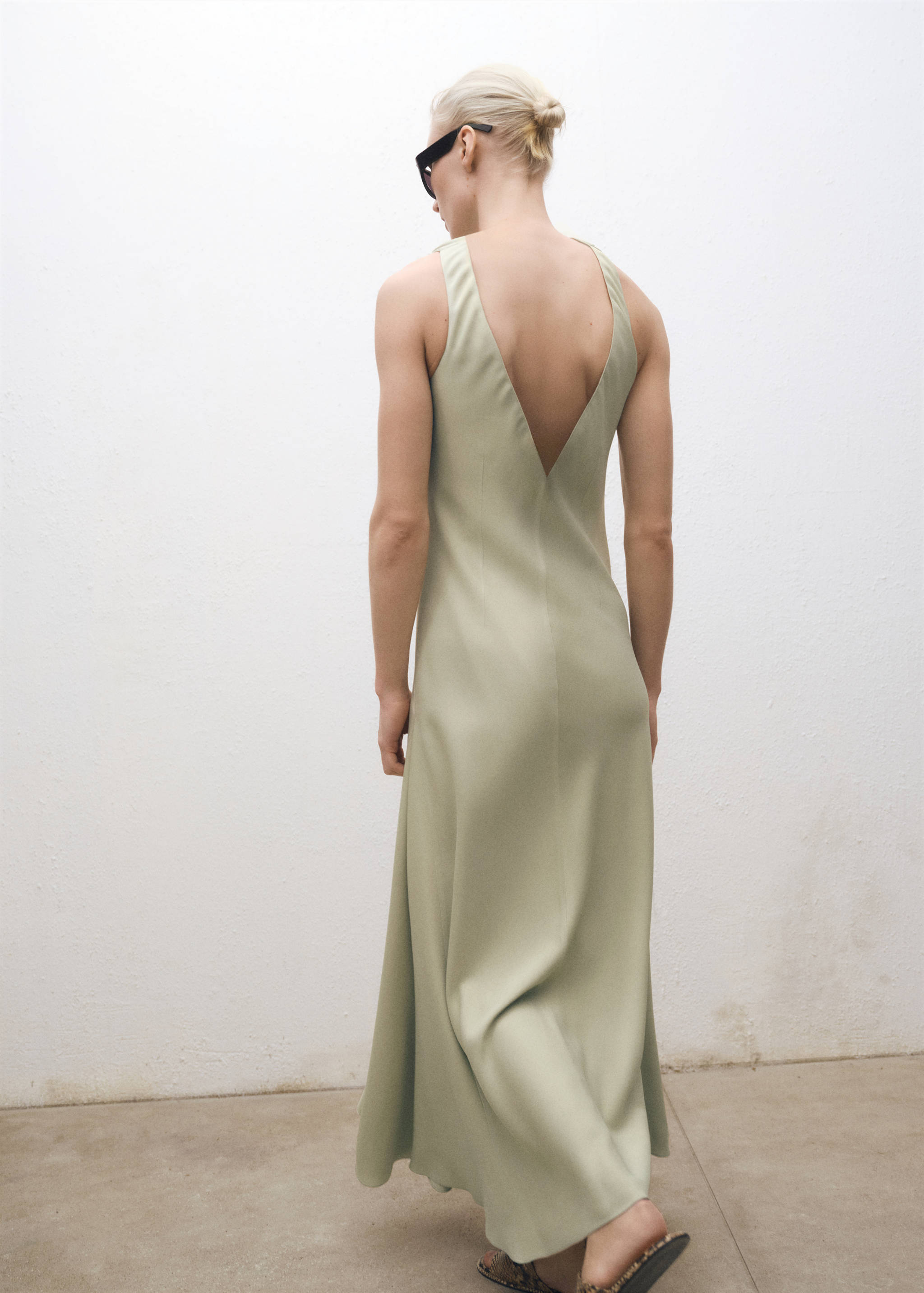 Satin dress with back opening - Reverse of the article
