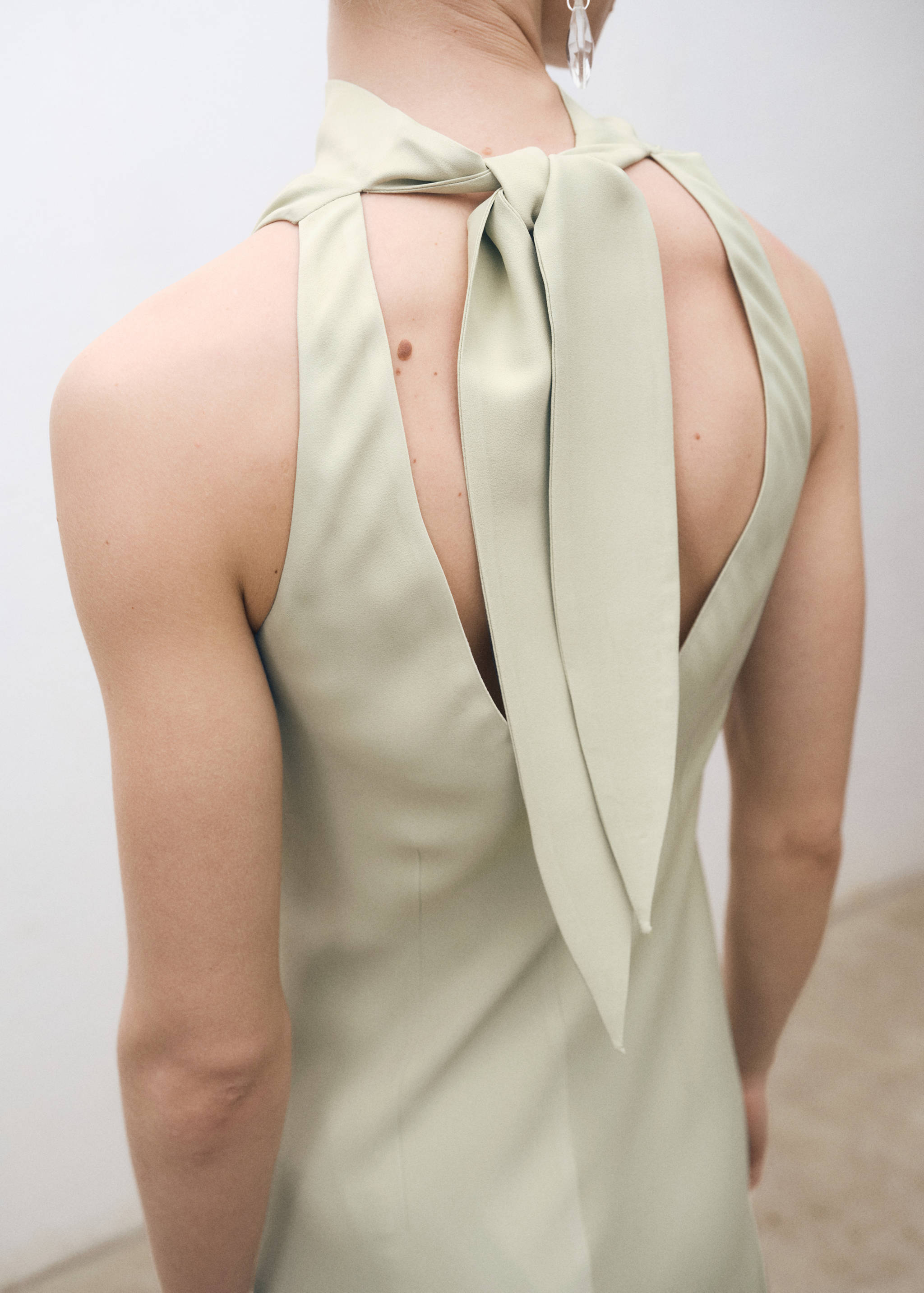 Satin dress with back opening - Details of the article 3