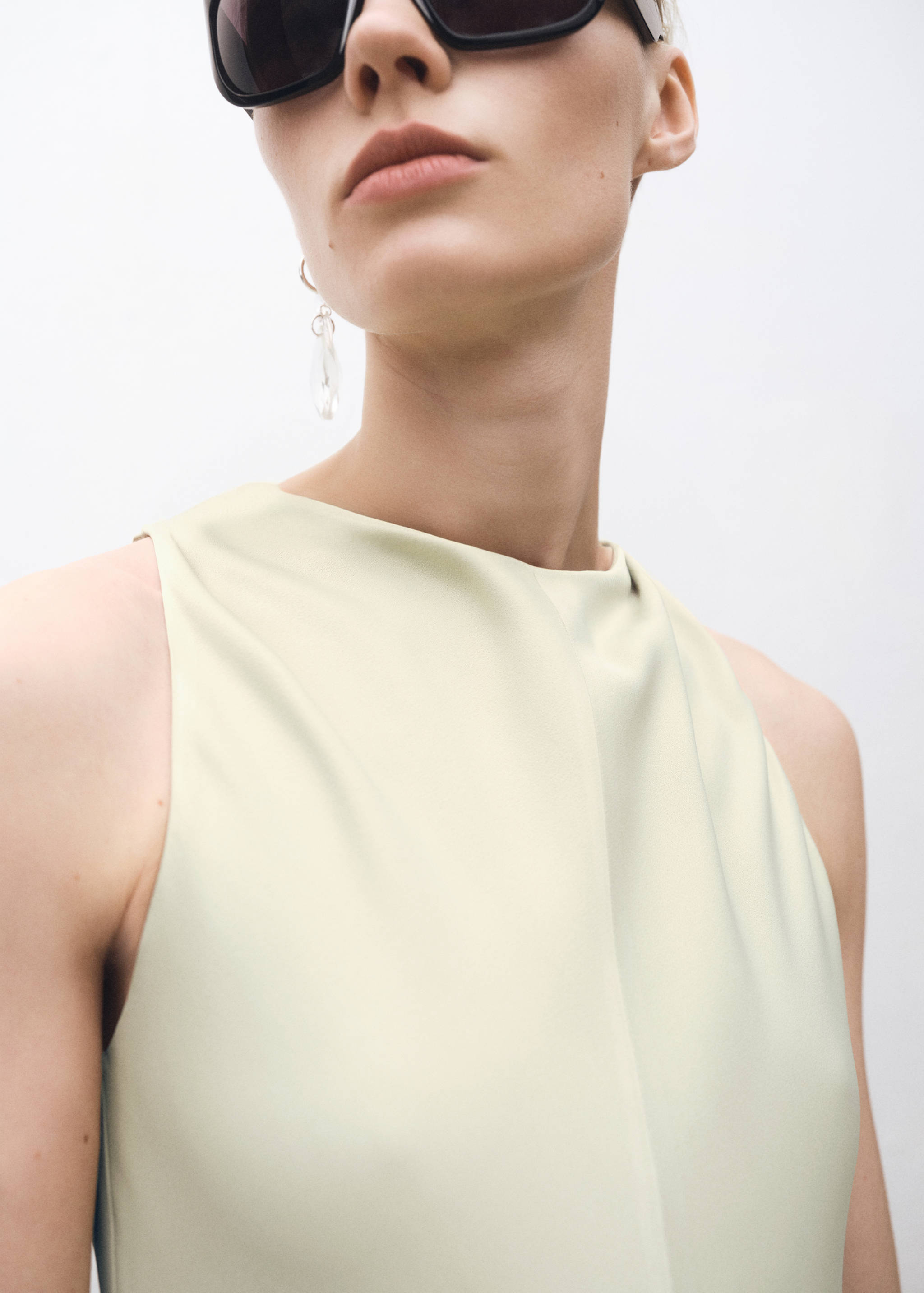 Satin dress with back opening - Details of the article 1