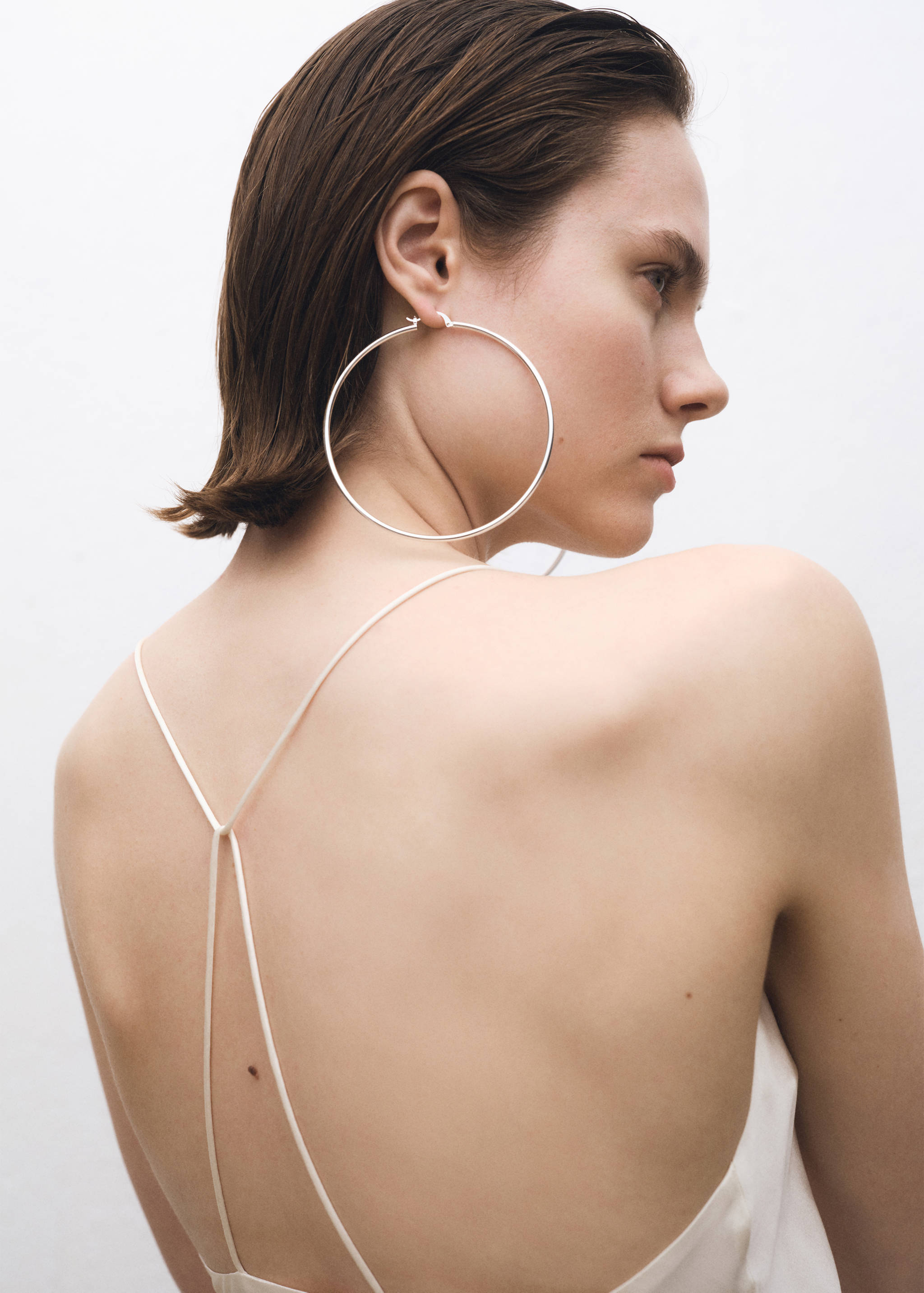 Thin hoop earrings - General plane