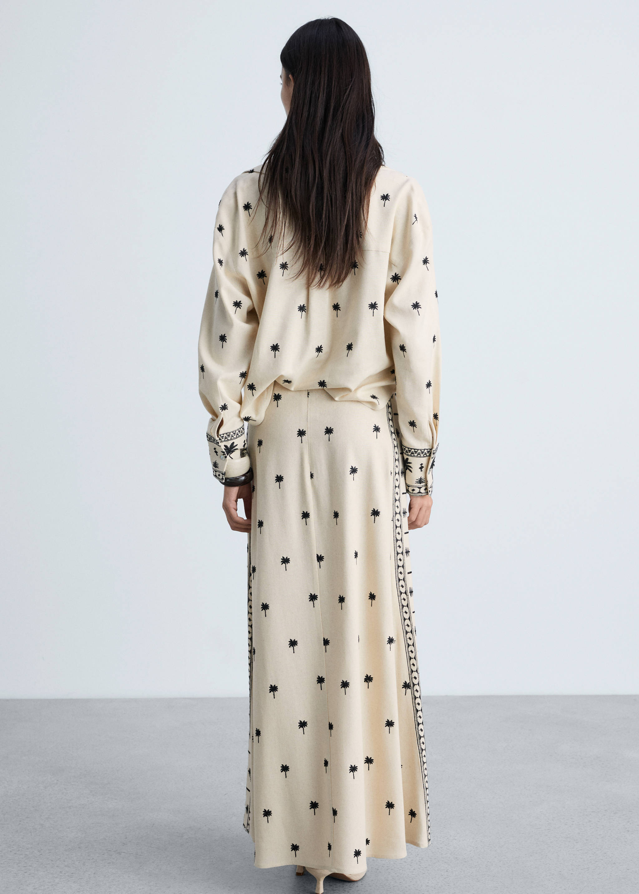 Embroidered flared skirt - Reverse of the article