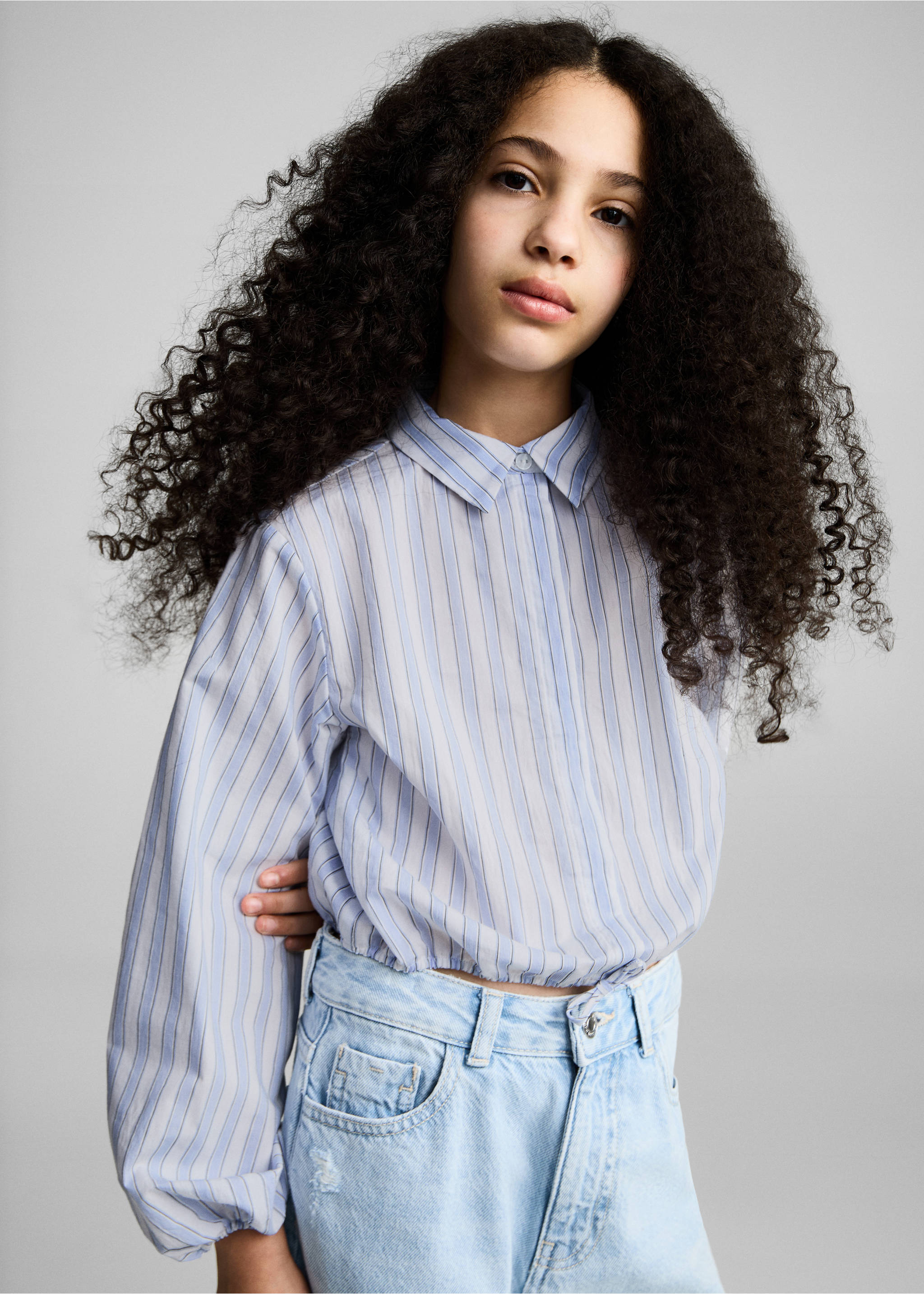 Chemise taille réglable - Plan moyen, Bleu. Ref: 87024807-00.