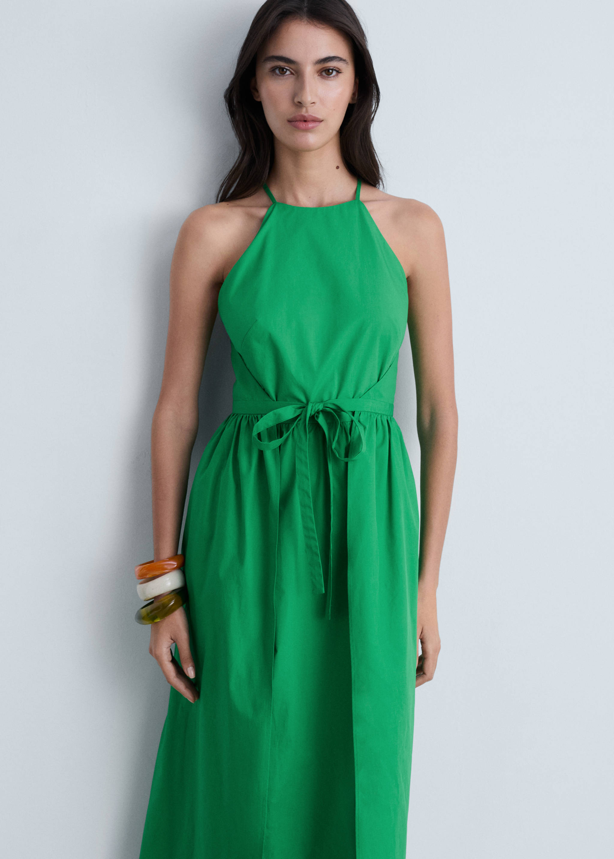 Robe évasée nœud - Plan moyen