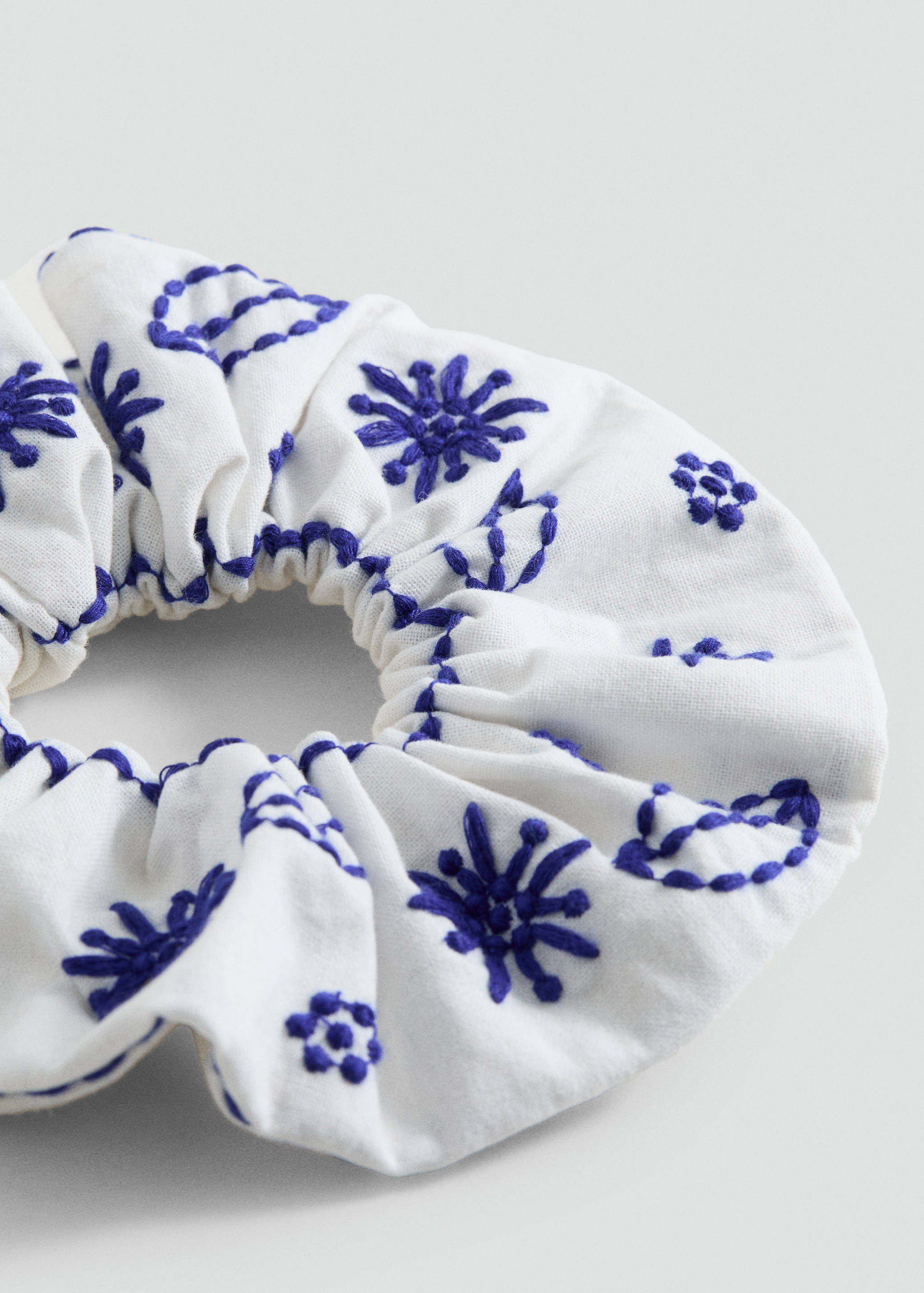Élastique à cheveux broderie - Plan moyen
