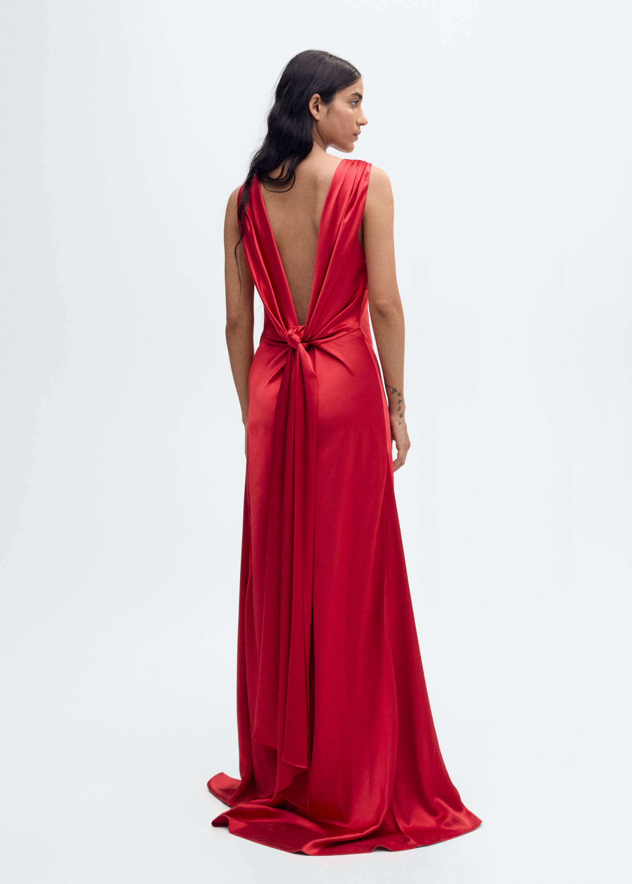 Open-back satin-effect dress - Reverse of the article