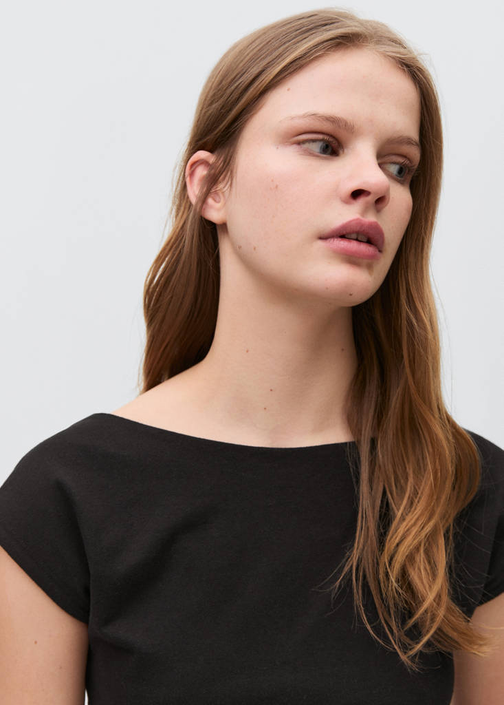 T-shirt with open back — Black