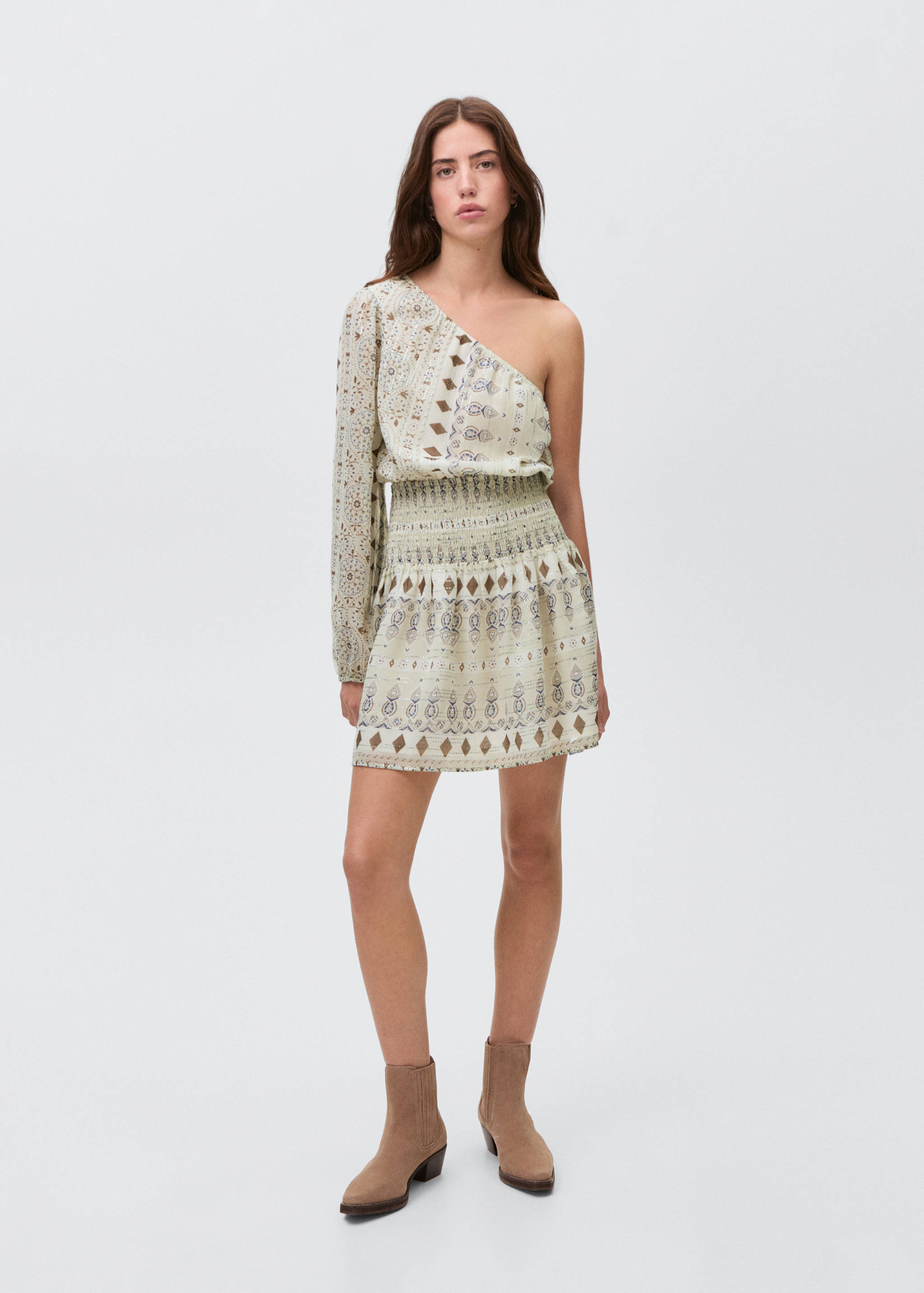 Vestido corto asimétrico - Plano general