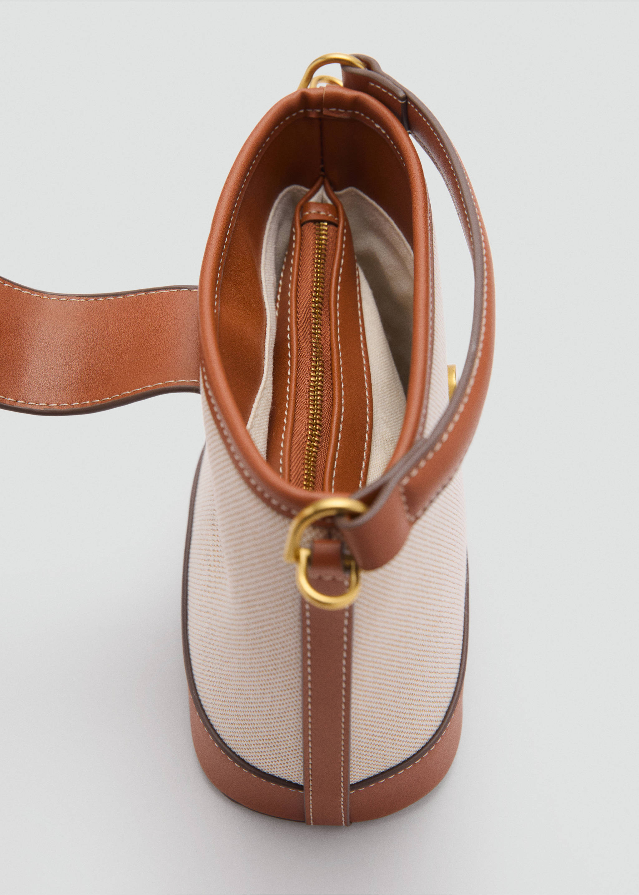 Contrasting canvas bucket bag - Details of the article 3, Leather. Ref: 87025743-00.