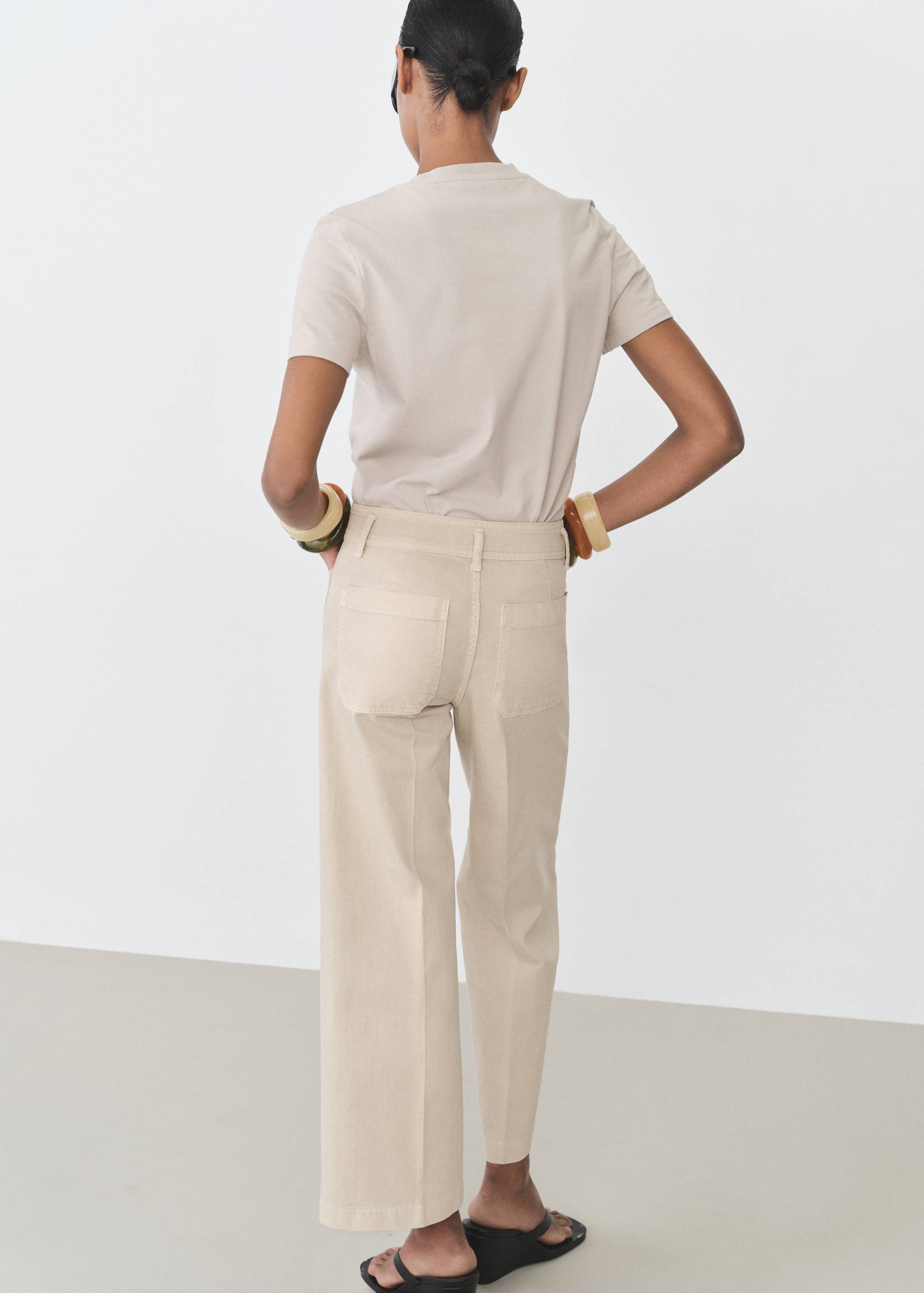 Short-sleeved cotton t-shirt - Reverse of the article