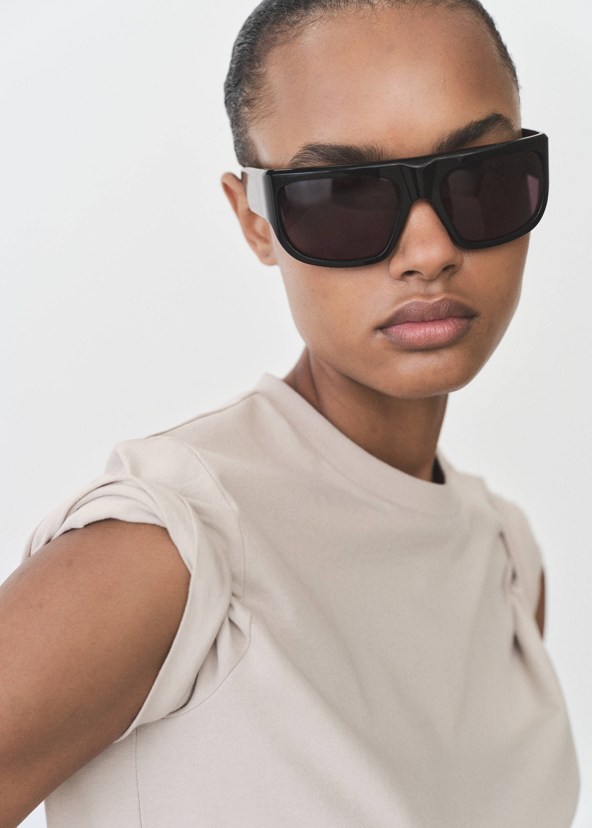 Short-sleeved cotton t-shirt - Details of the article 1
