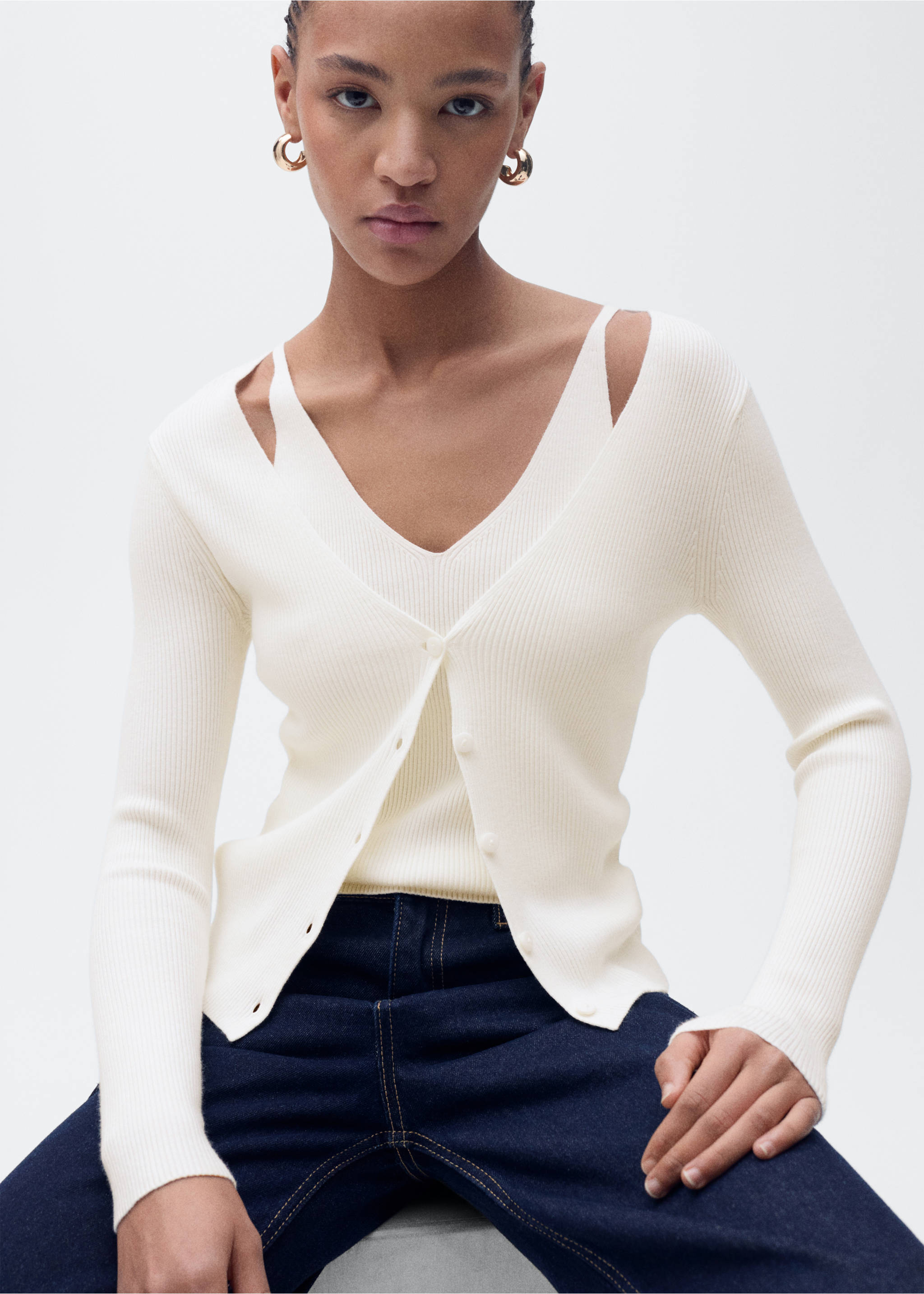 Combined V-neck knitted cardigan - Medium plane, Ecru. Ref: 87025752-00.