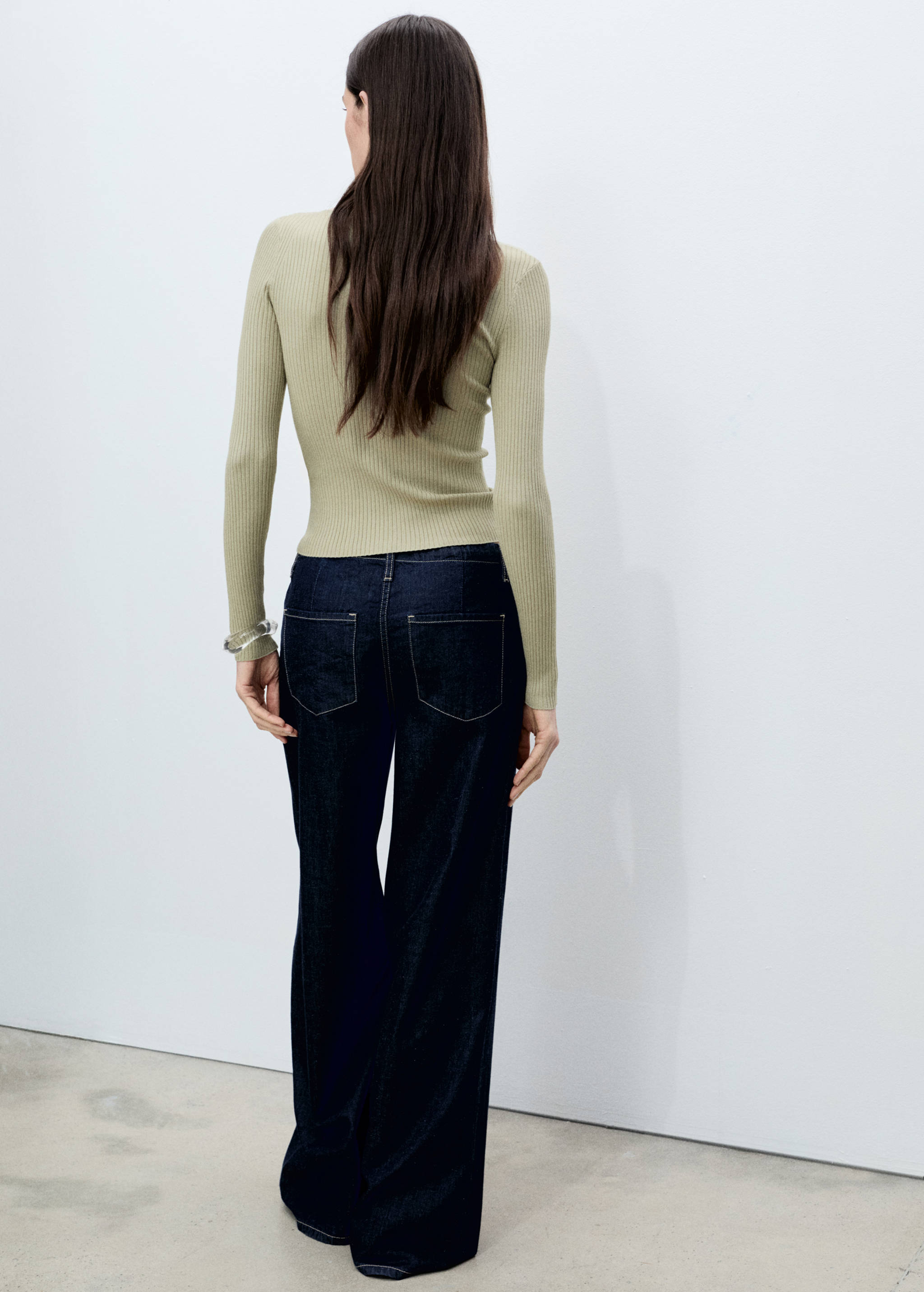 Knitted ribbed sweater - Reverse of the article