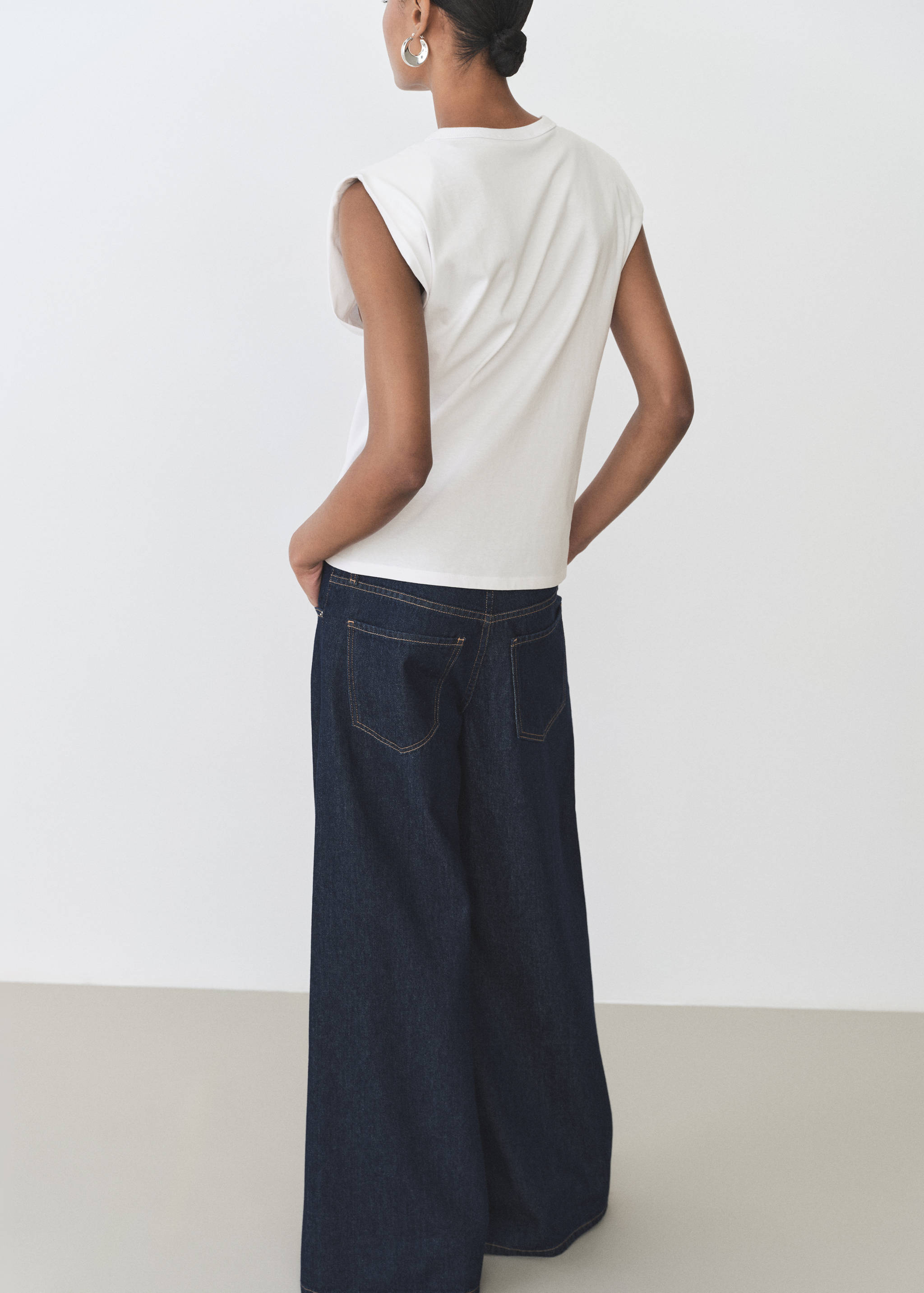 Short-sleeved cotton t-shirt - Reverse of the article