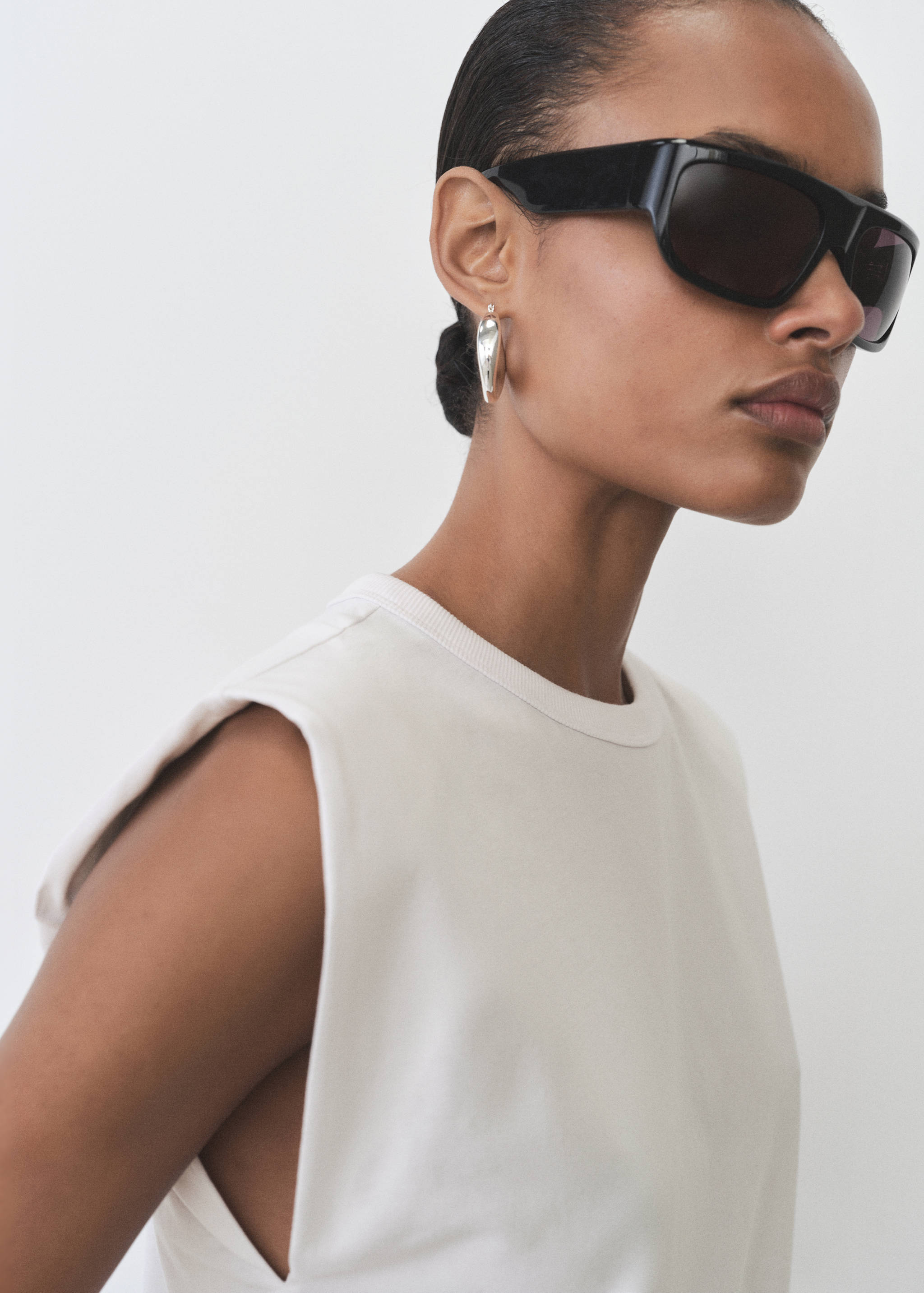 Short-sleeved cotton t-shirt - Details of the article 1