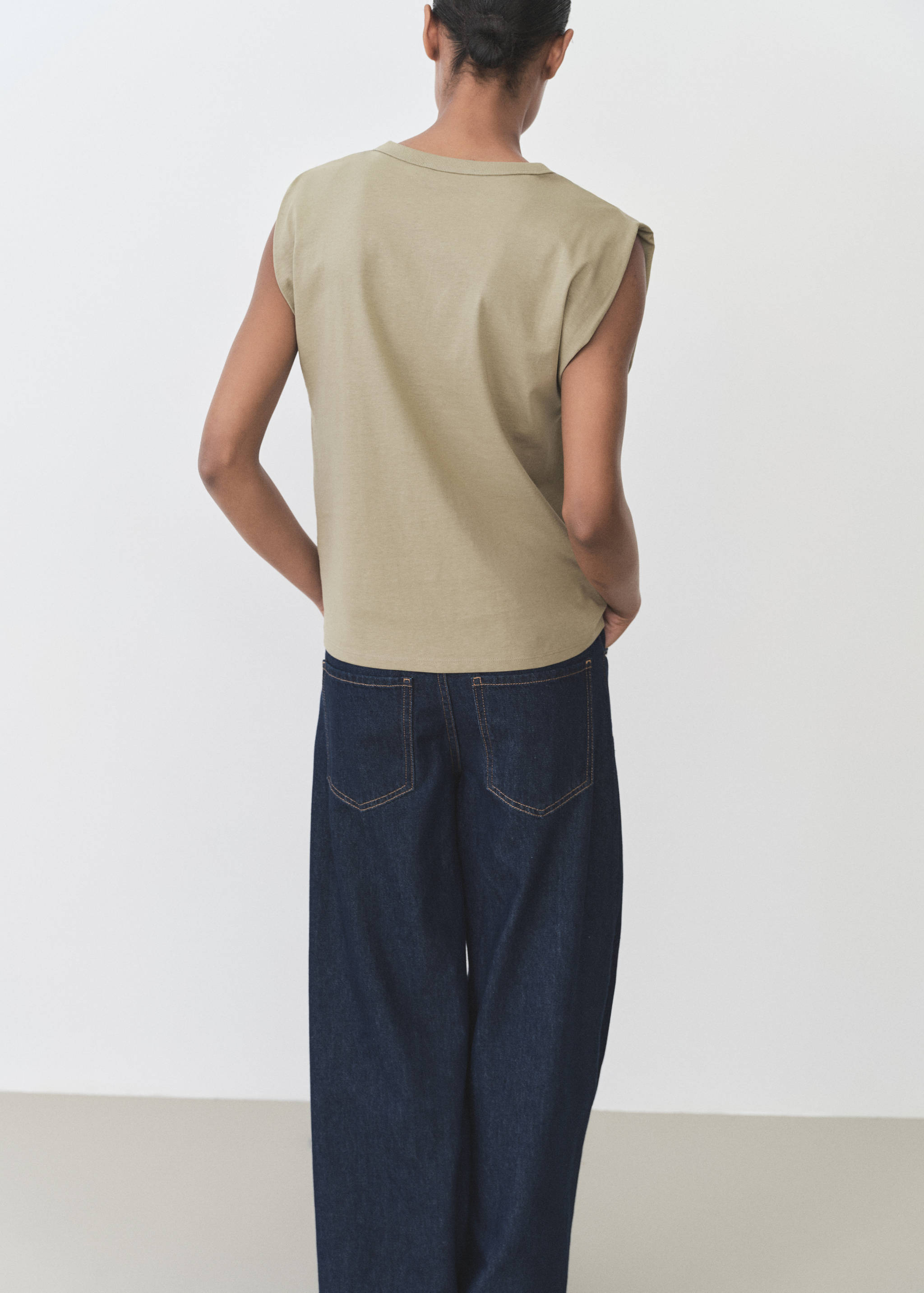 Short-sleeved cotton t-shirt - Reverse of the article