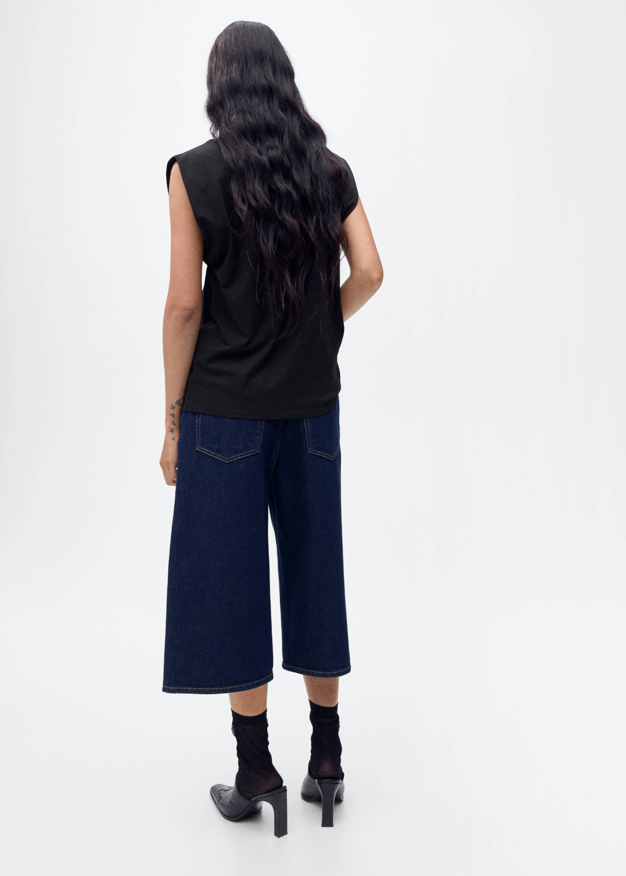 Short-sleeved cotton t-shirt - Reverse of the article