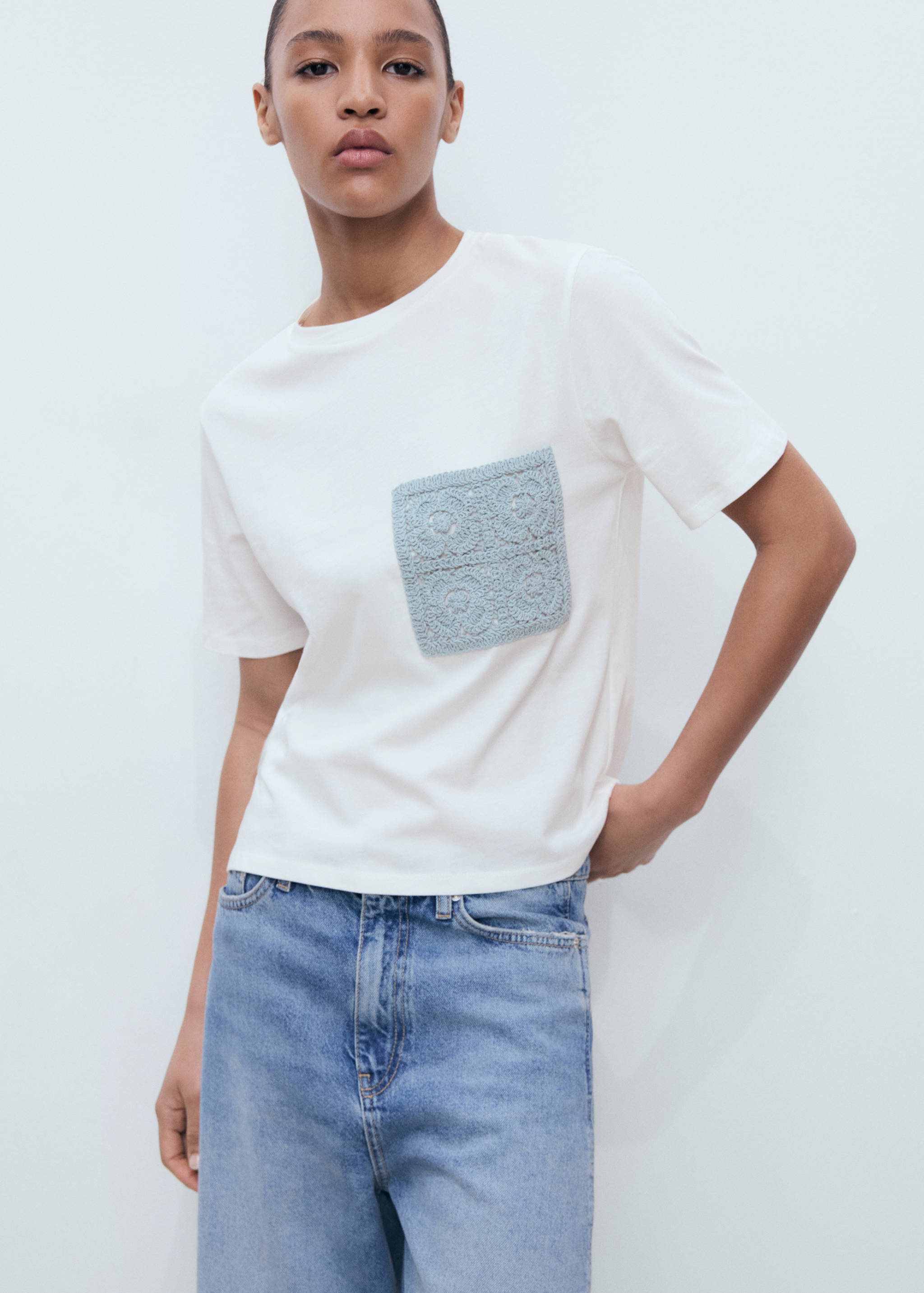 T-shirt manches courtes poche en crochet - Plan moyen