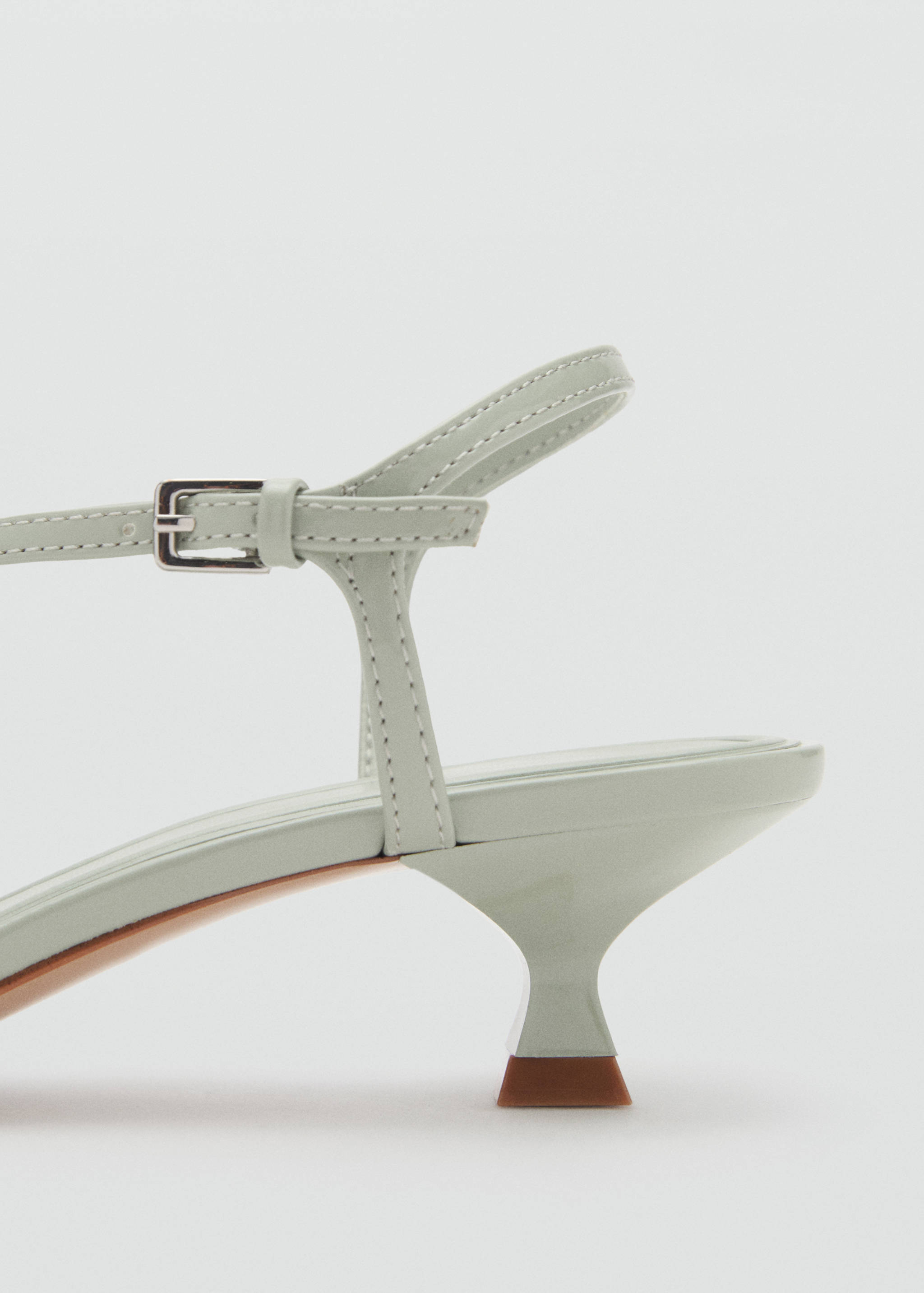 Sandal med taxklack och rem - Detaljer om artikeln 1