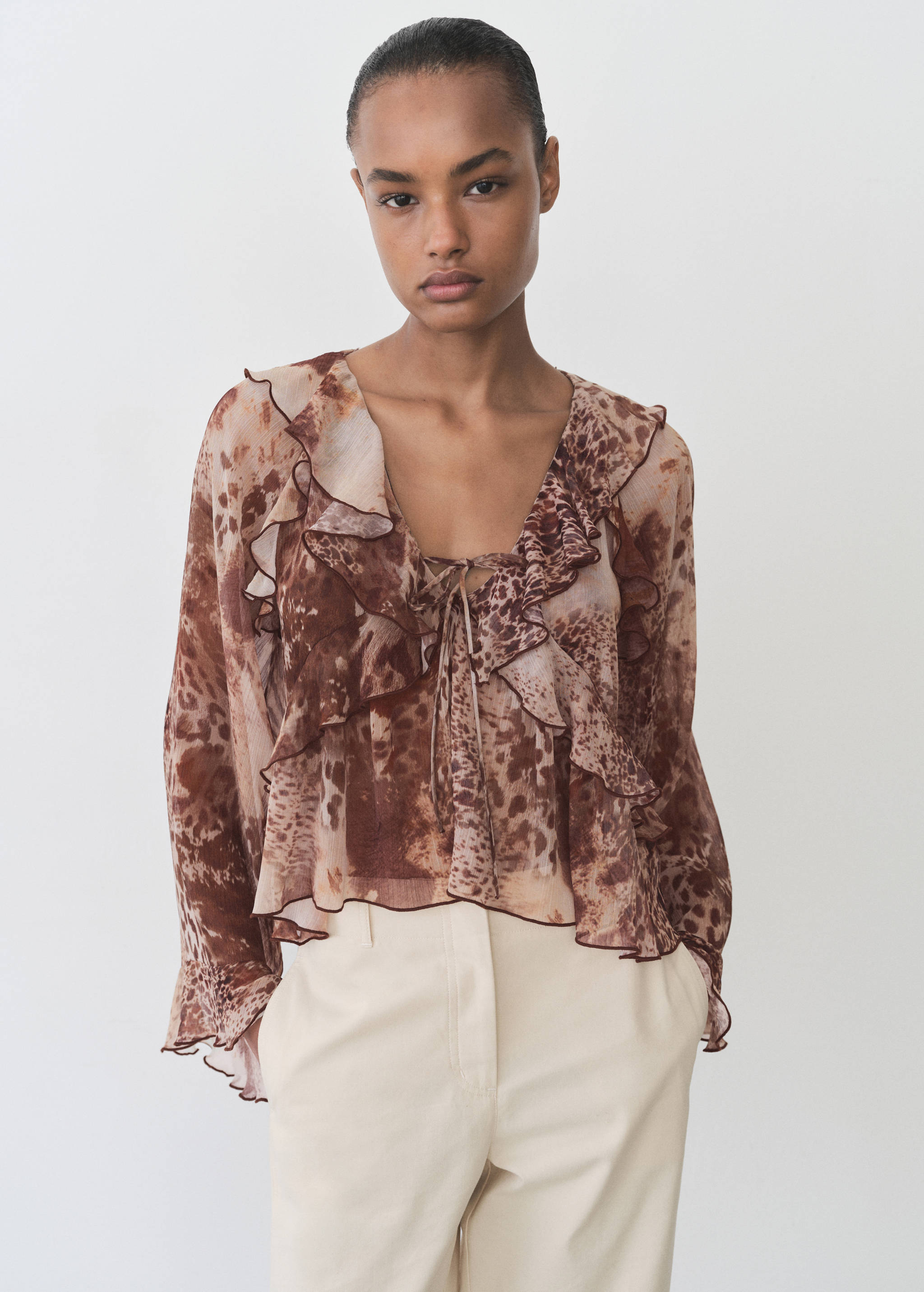 Printed blouse with ruffles and bow detail - Medium plane