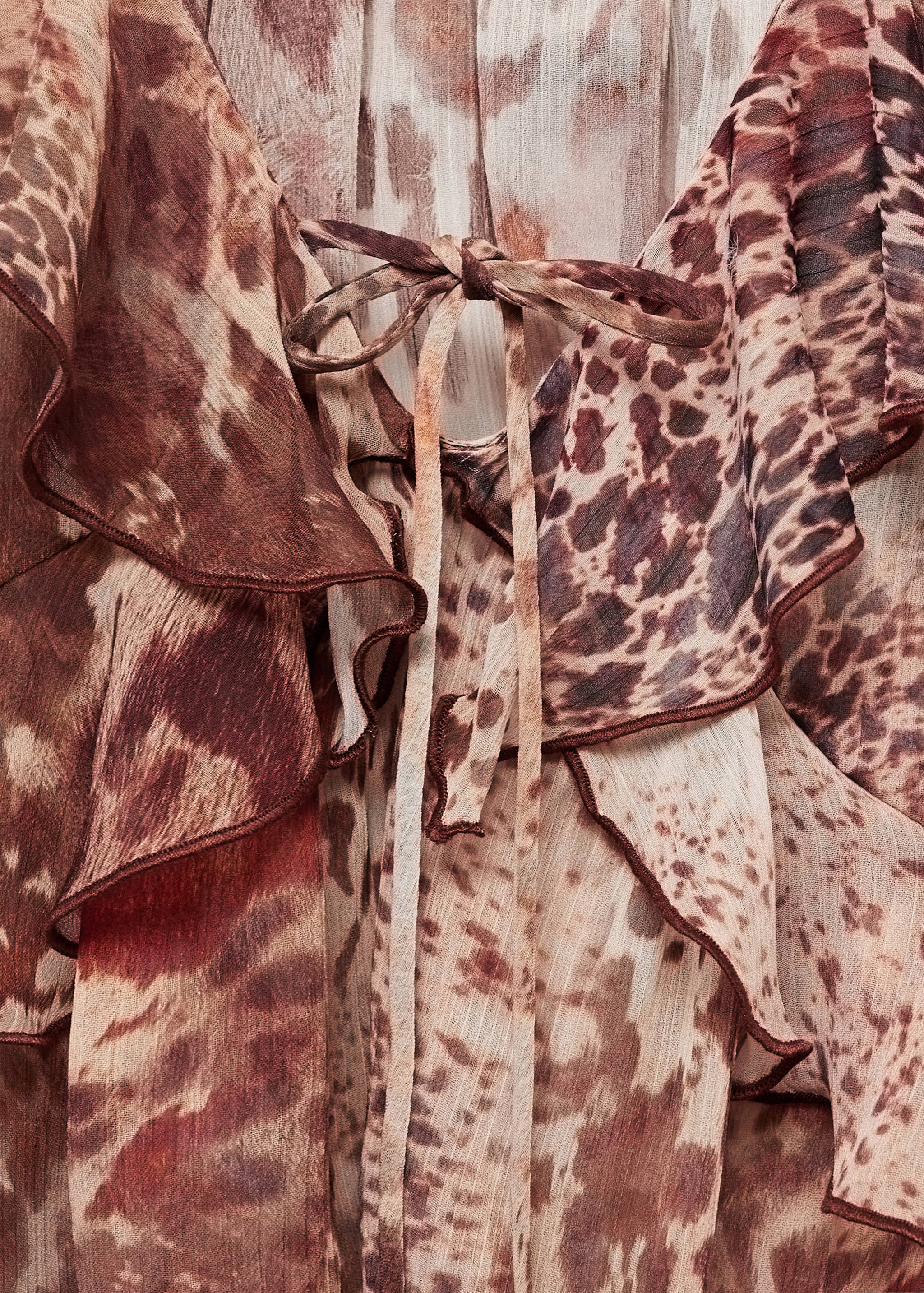 Printed blouse with ruffles and bow detail - Details of the article 8