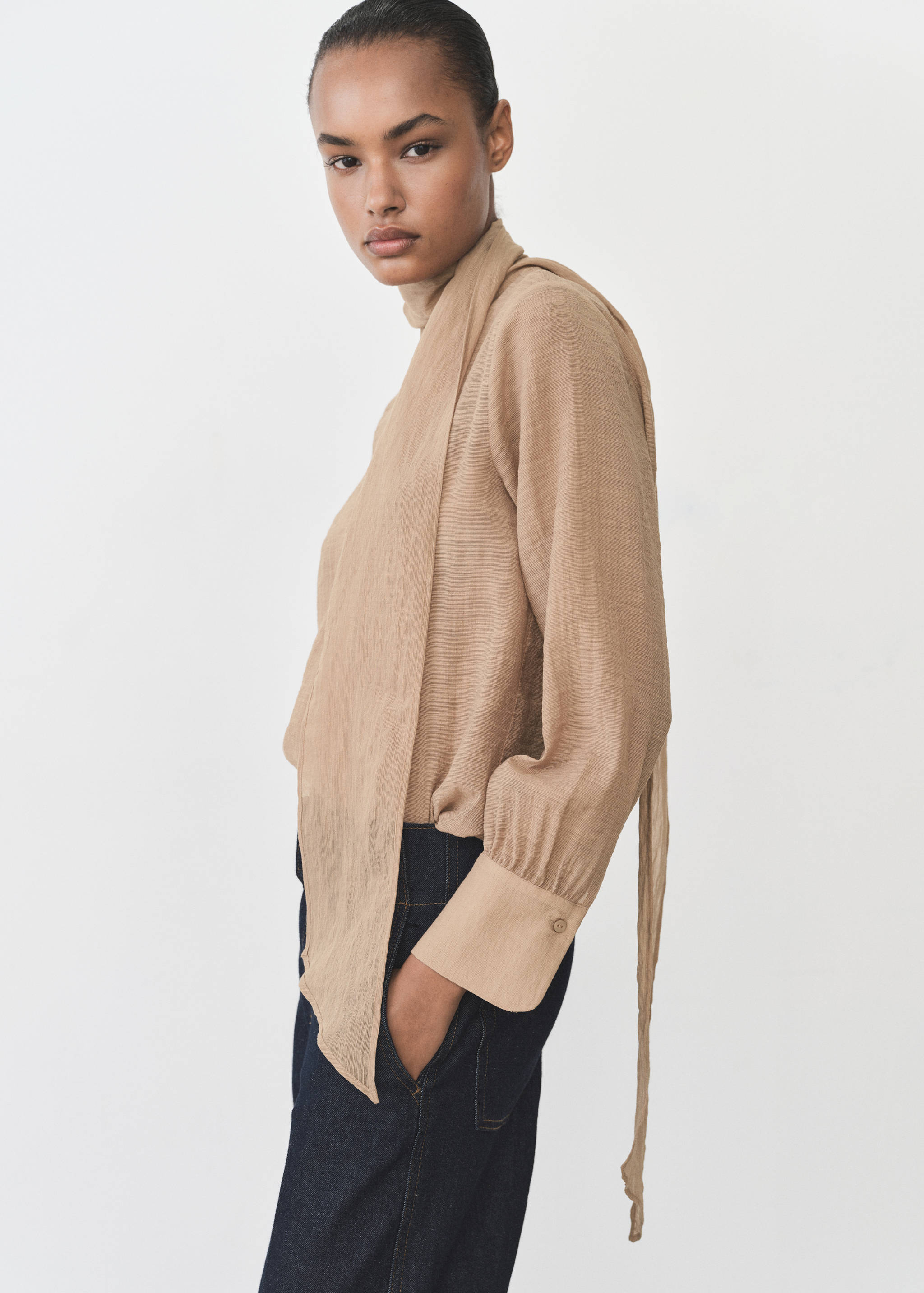 Textured blouse with bow - Medium plane