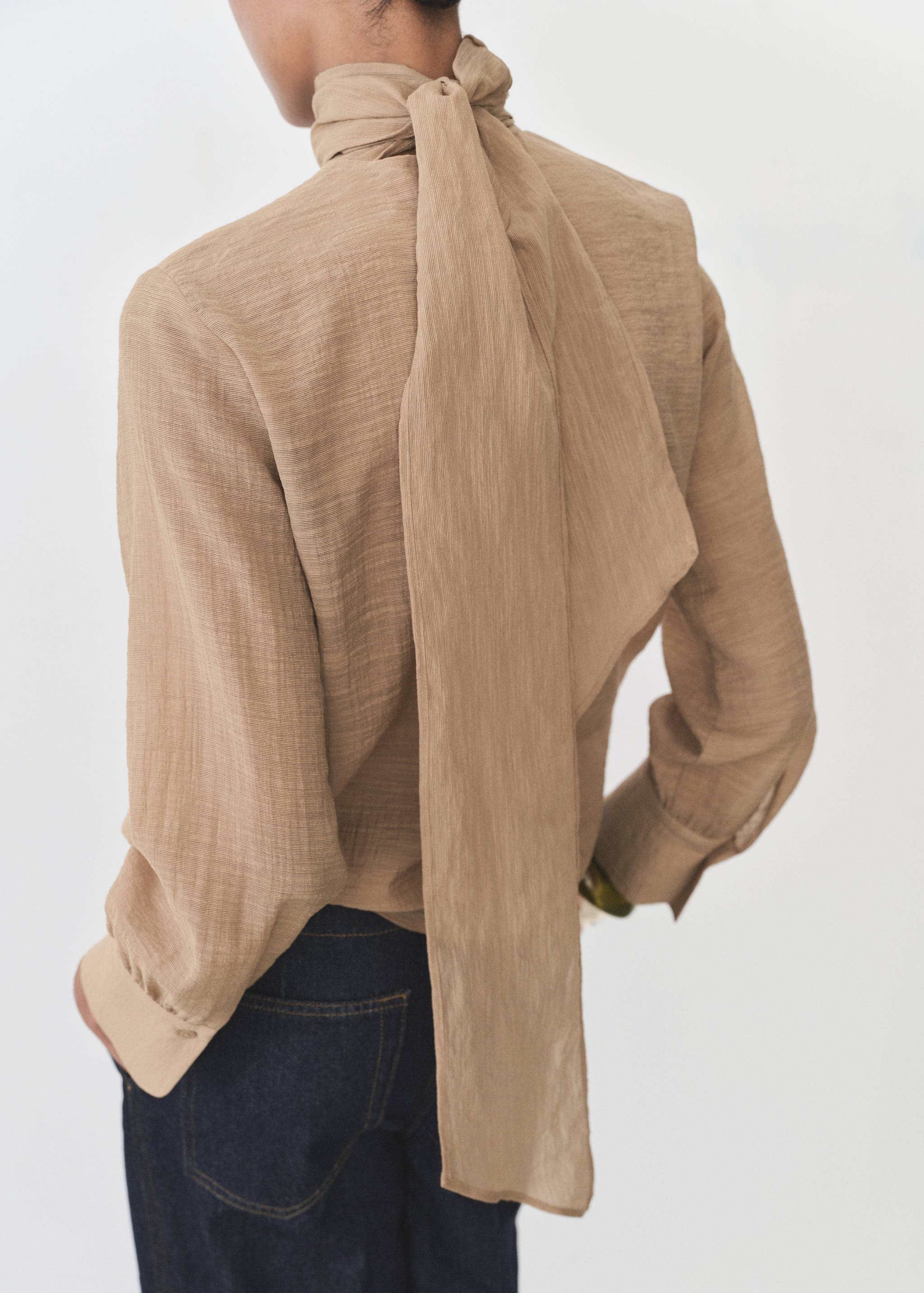 Textured blouse with bow - Reverse of the article