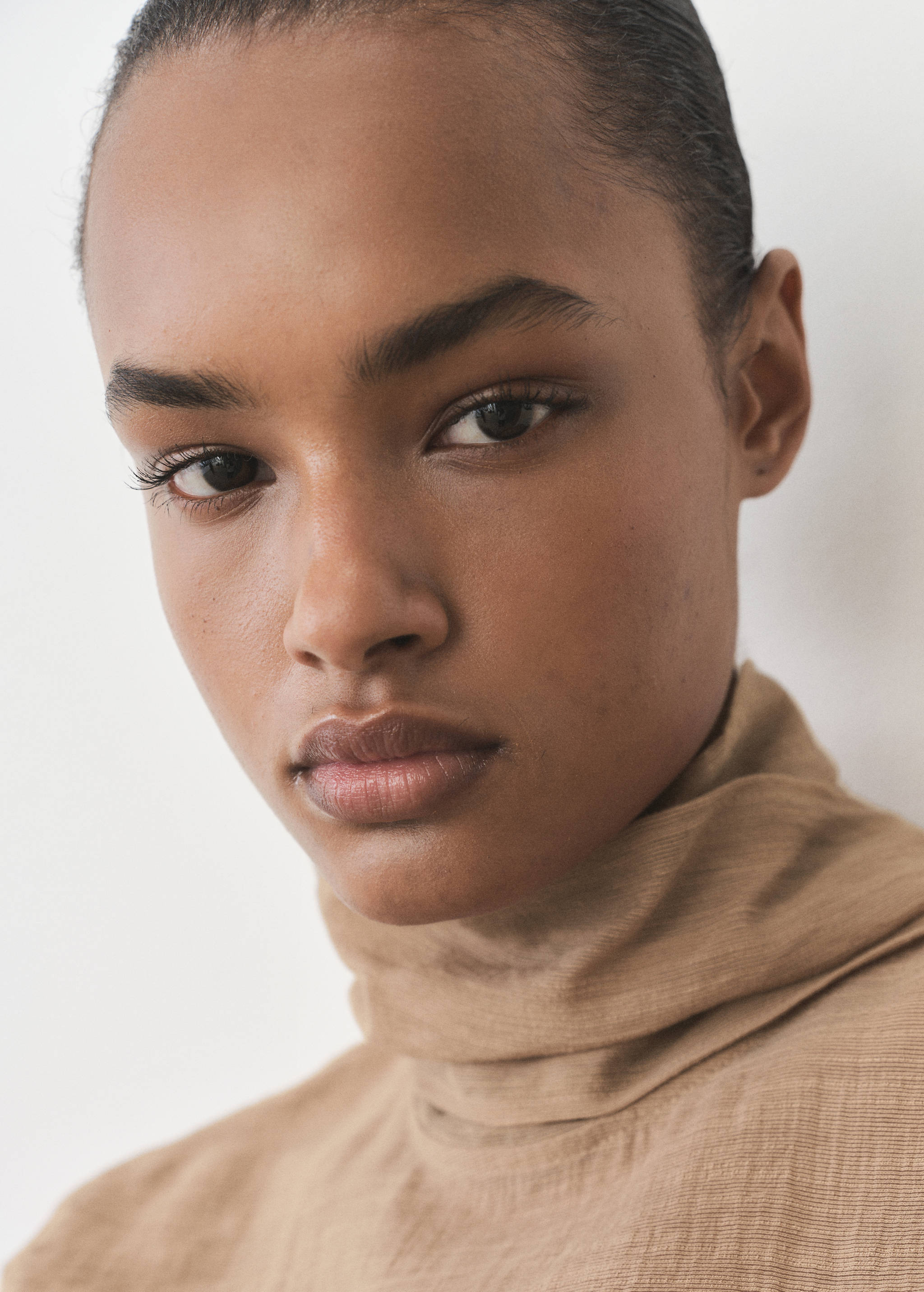 Textured blouse with bow - Details of the article 2